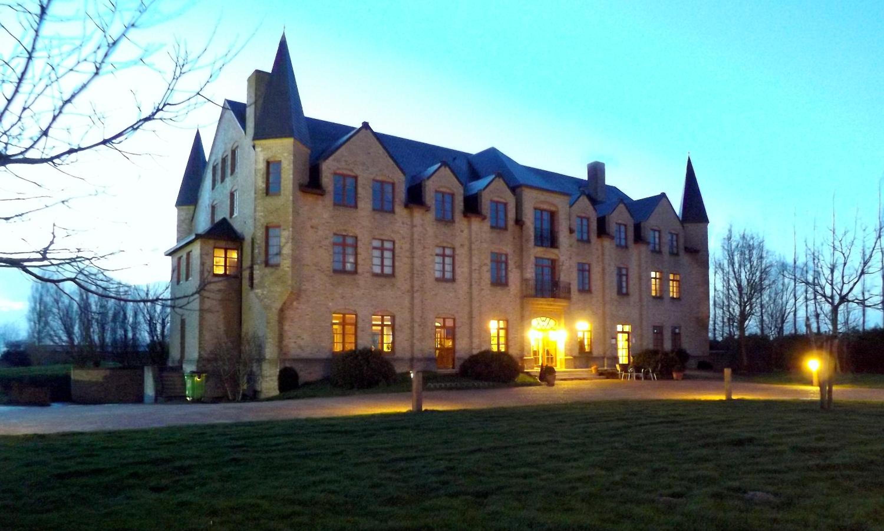 Hotel Hinterland - Image 1