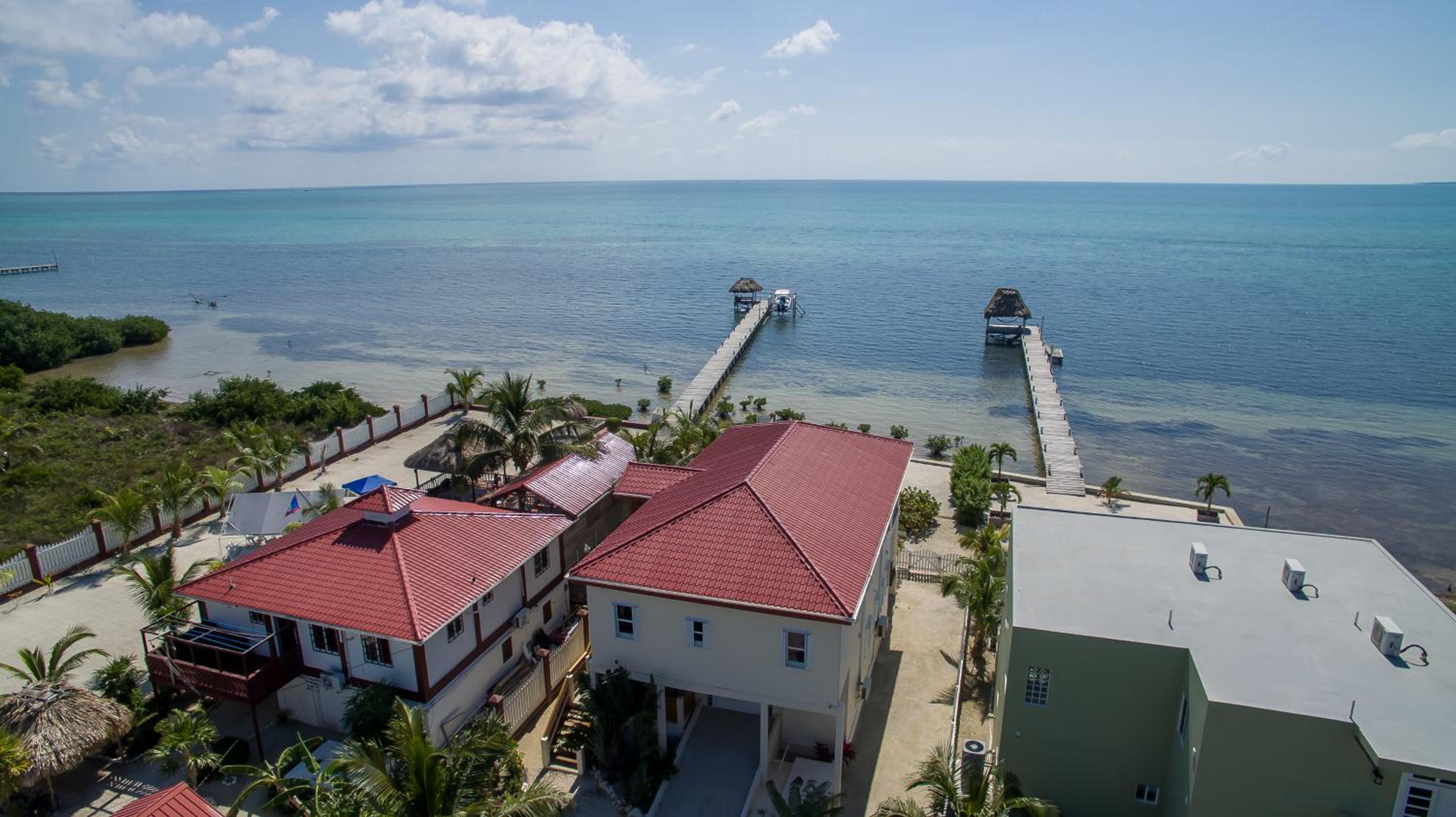 La Perla Azul Beach House with Pool