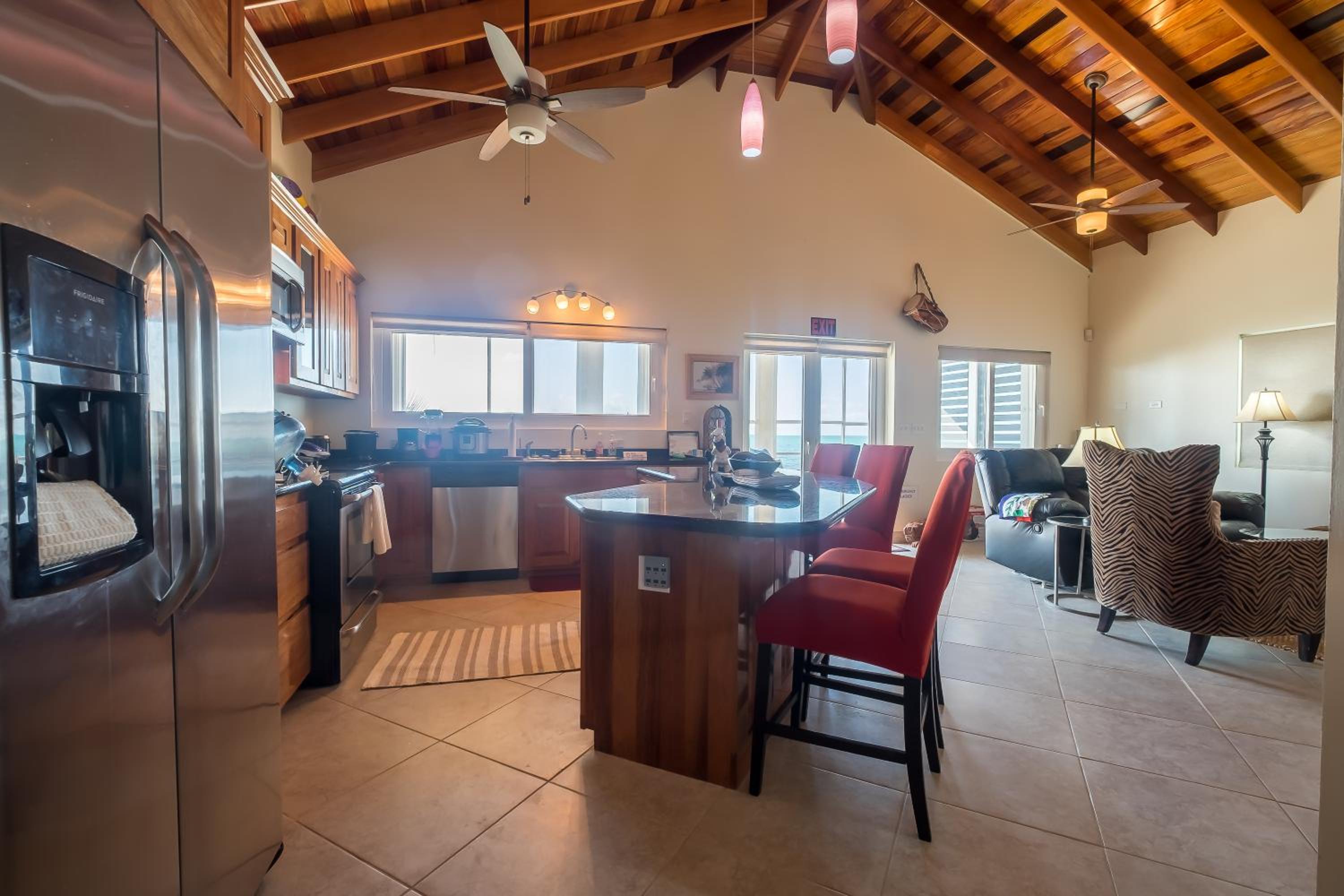 La Perla Azul Beach House with Pool