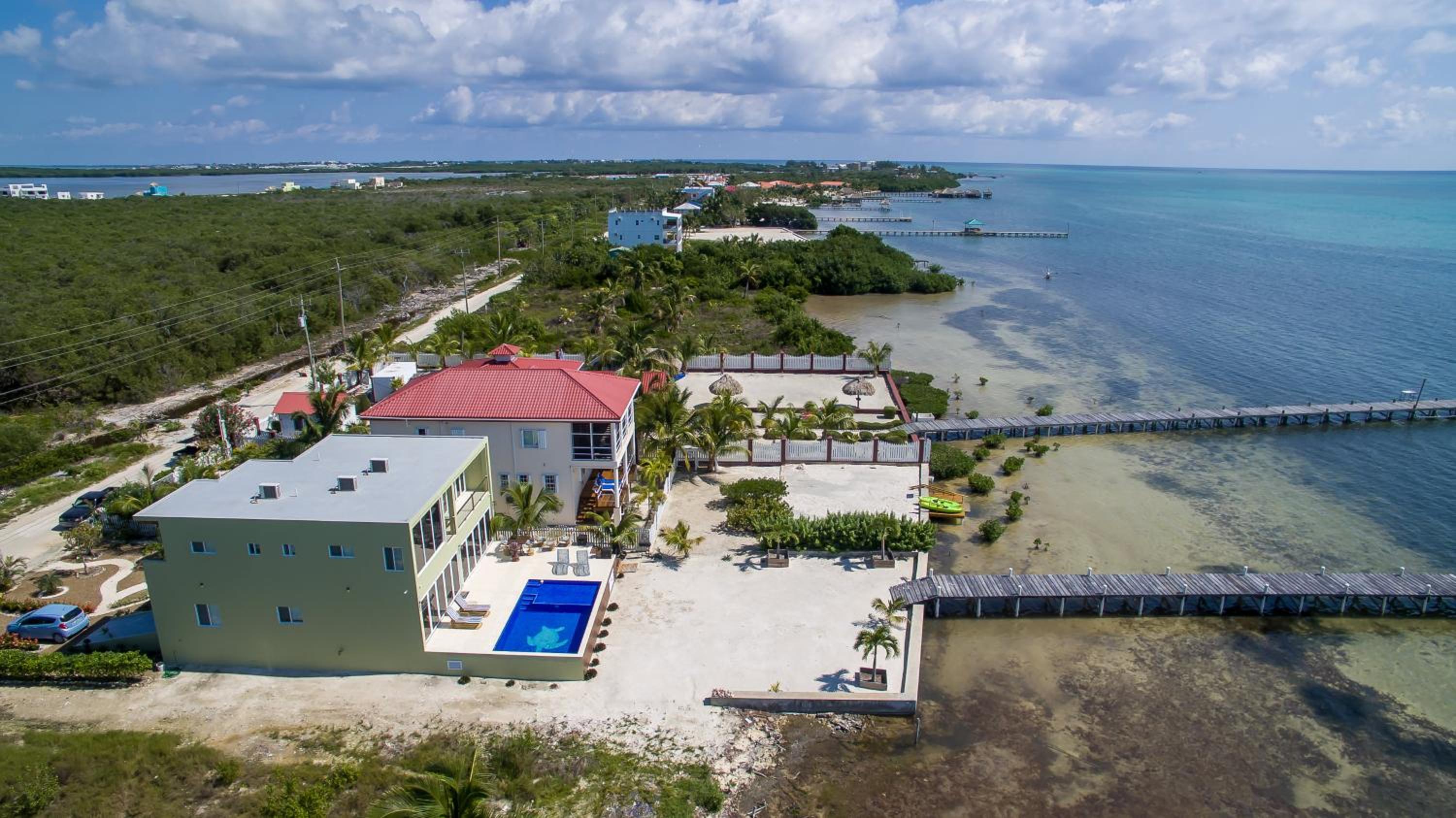 La Perla Azul Beach House with Pool