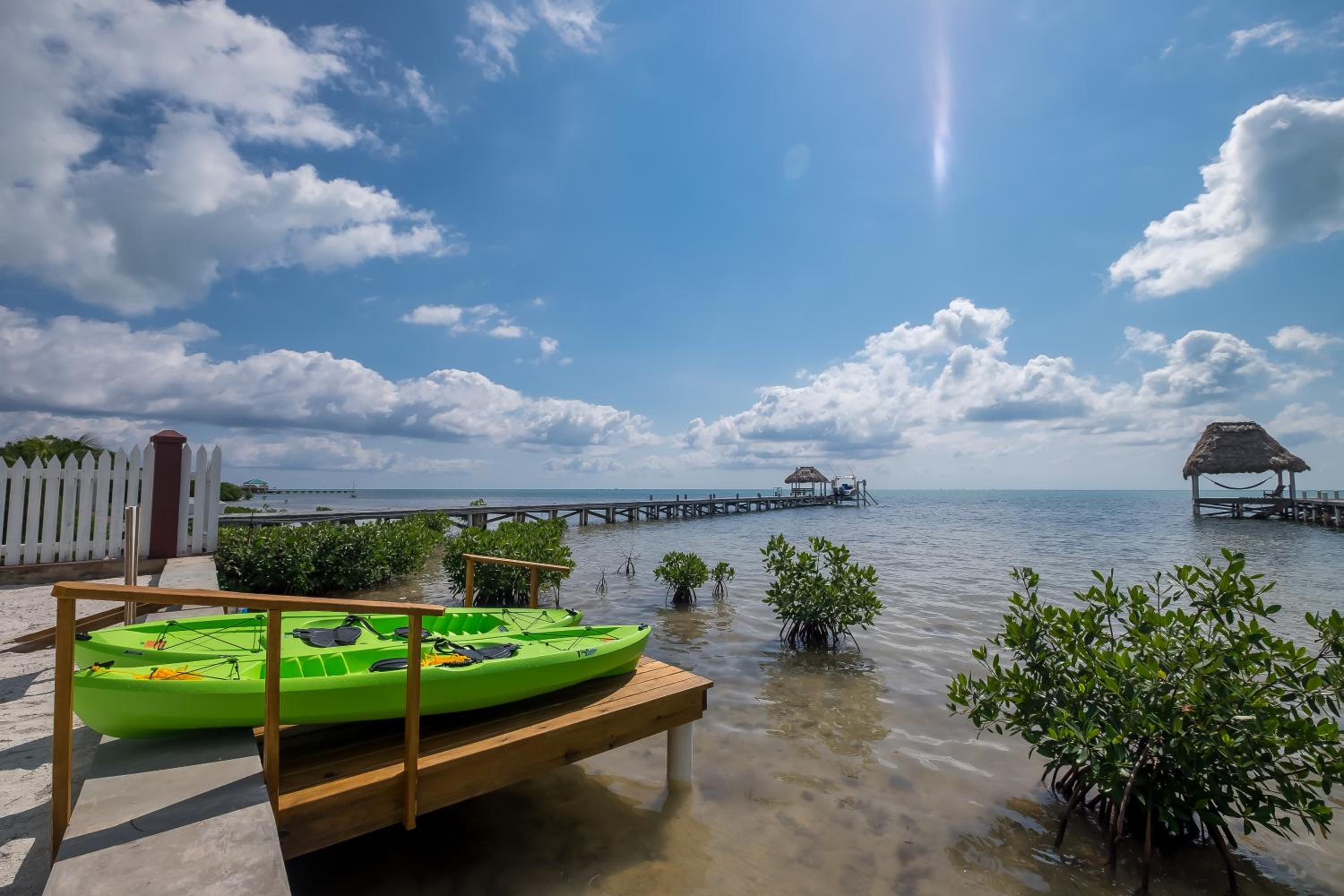 La Perla Azul Beach House with Pool