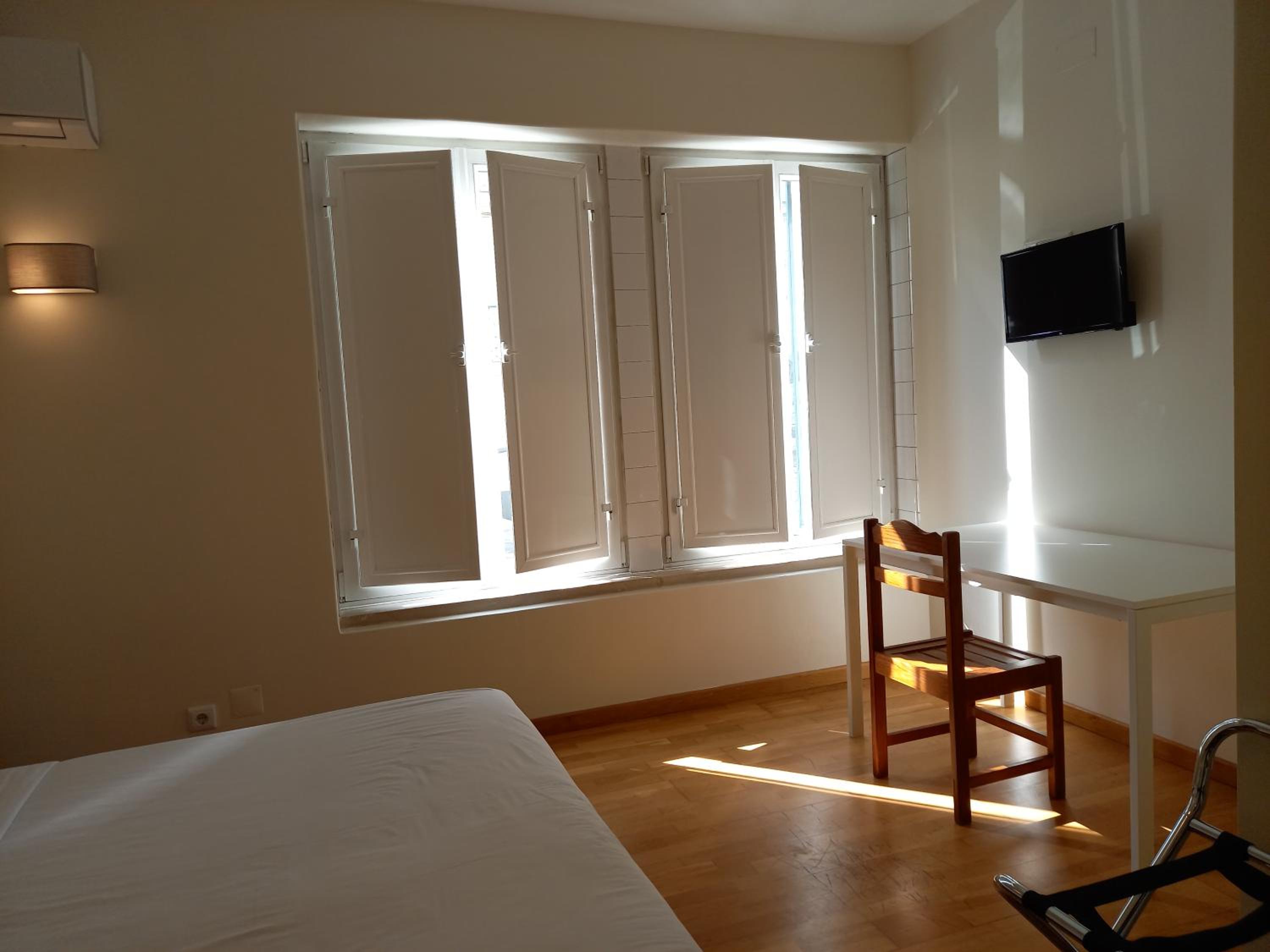 Fado Bed & Breakfast - Santos view 4