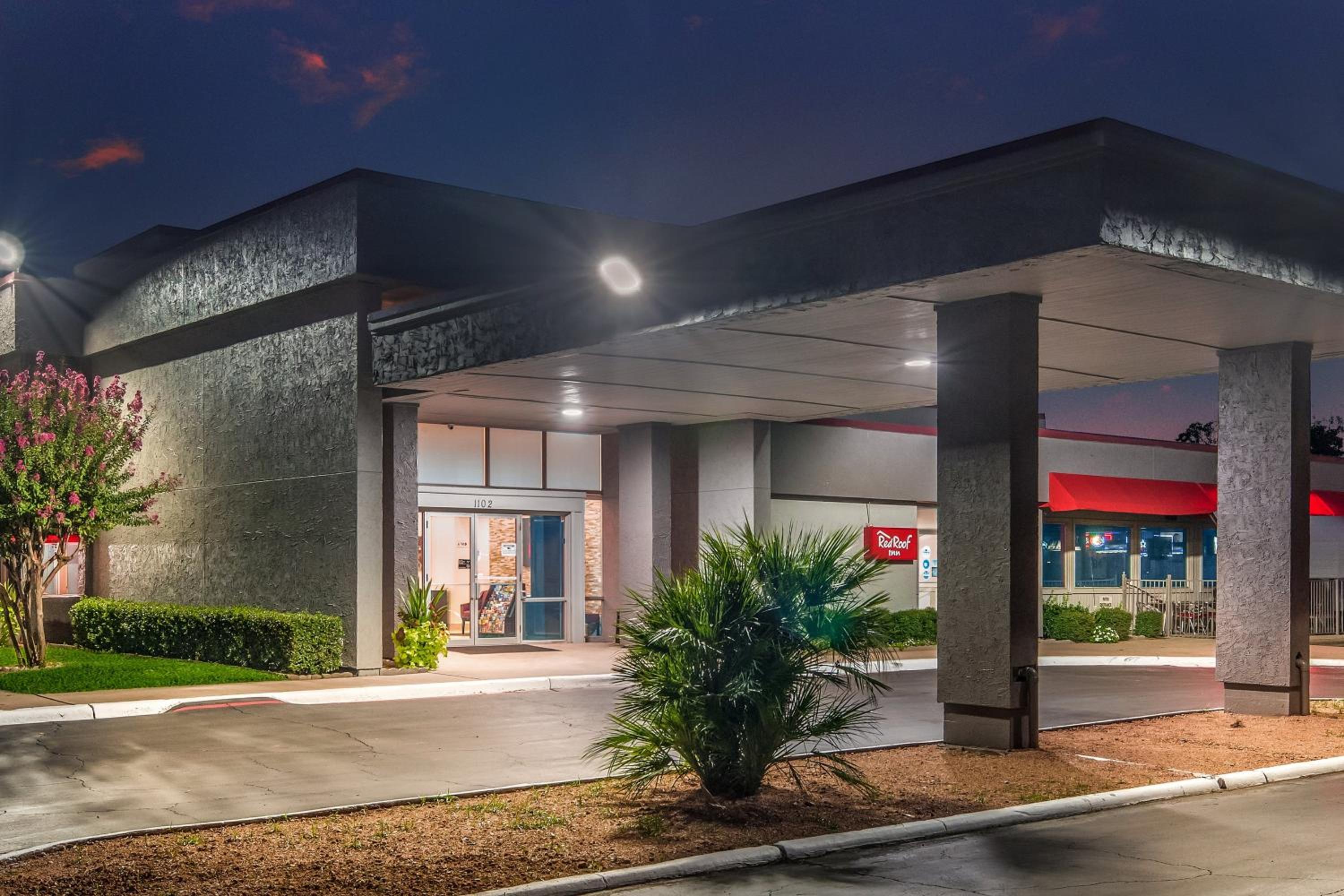 Red Roof Inn Lewisville - Property Image 3