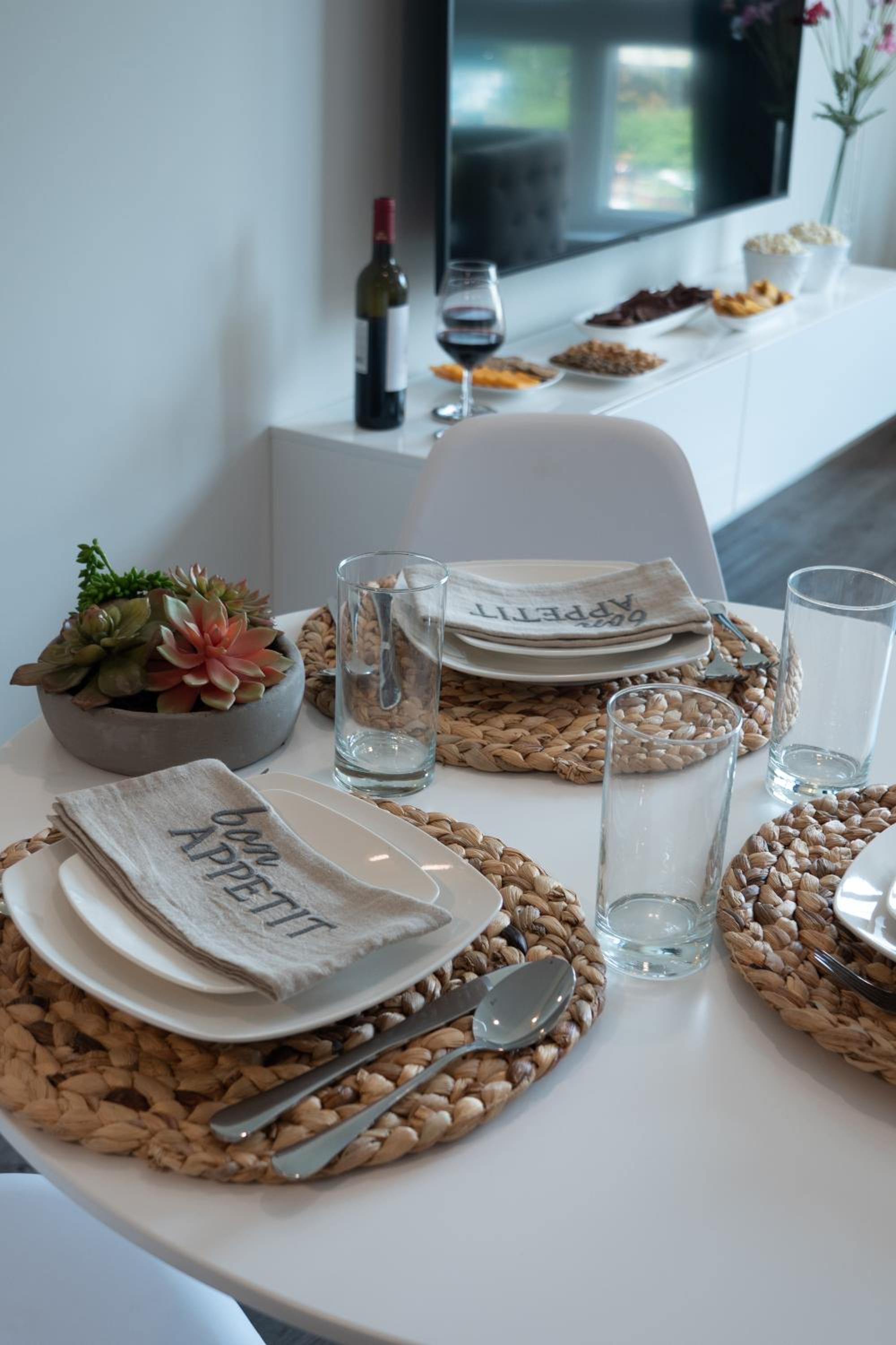 New Haven Vacations - Luxury Furnished Apartments by Hyatus Downtown at Yale - Property Image 4