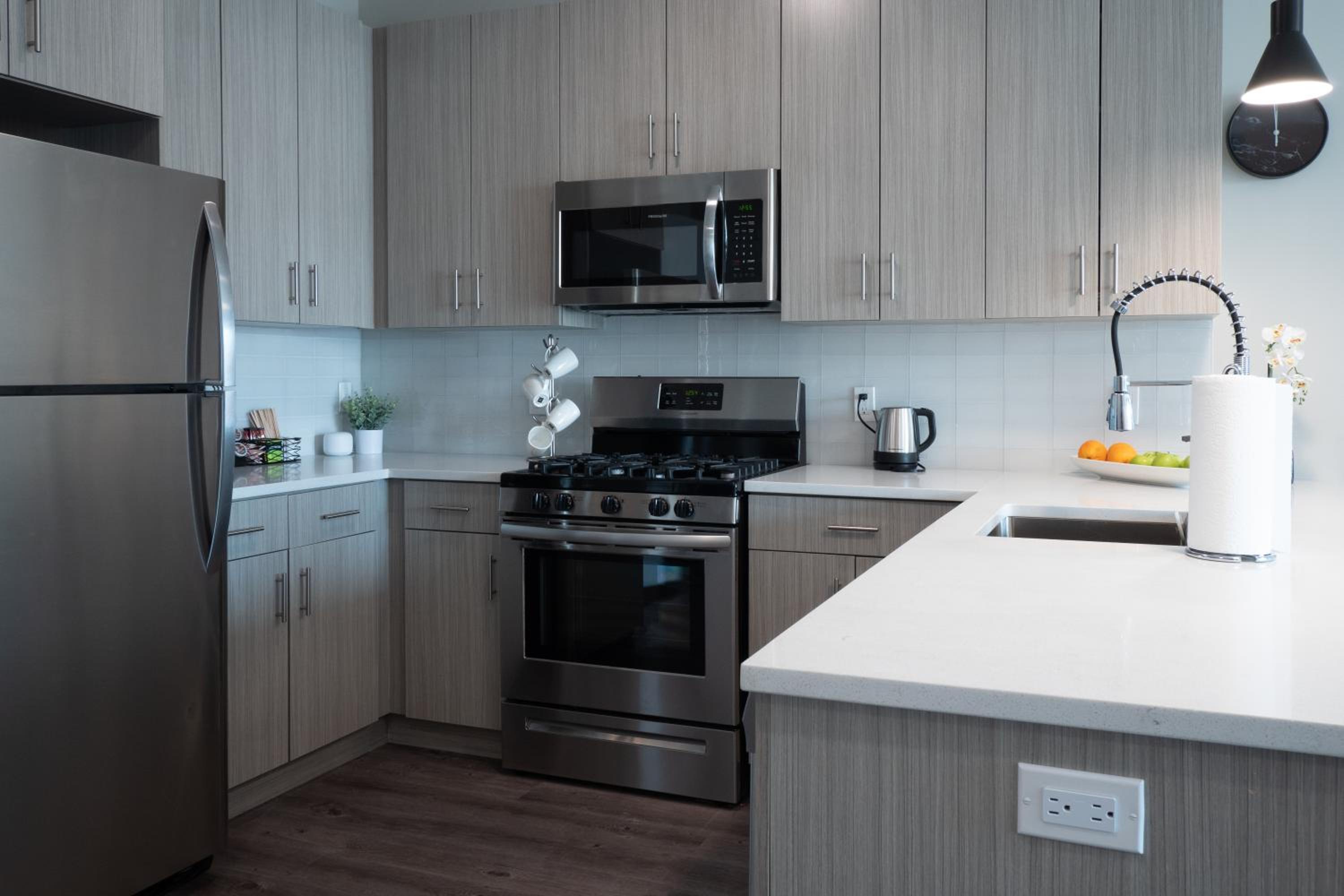 New Haven Vacations - Luxury Furnished Apartments by Hyatus Downtown at Yale - Property Image 49