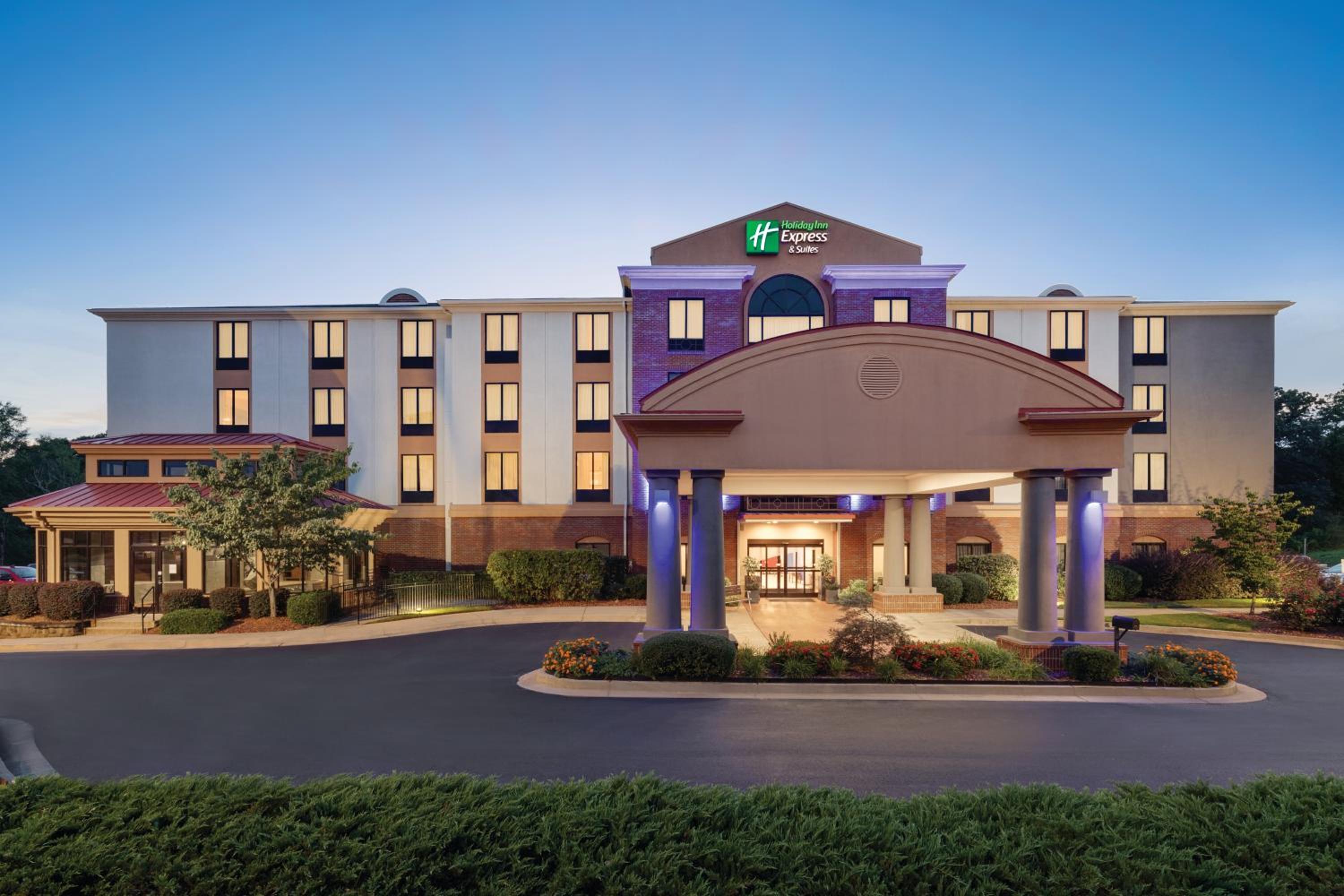 Clemson Vacations - Holiday Inn Express Hotel  Suites Lavonia, an IHG Hotel - Property Image 1