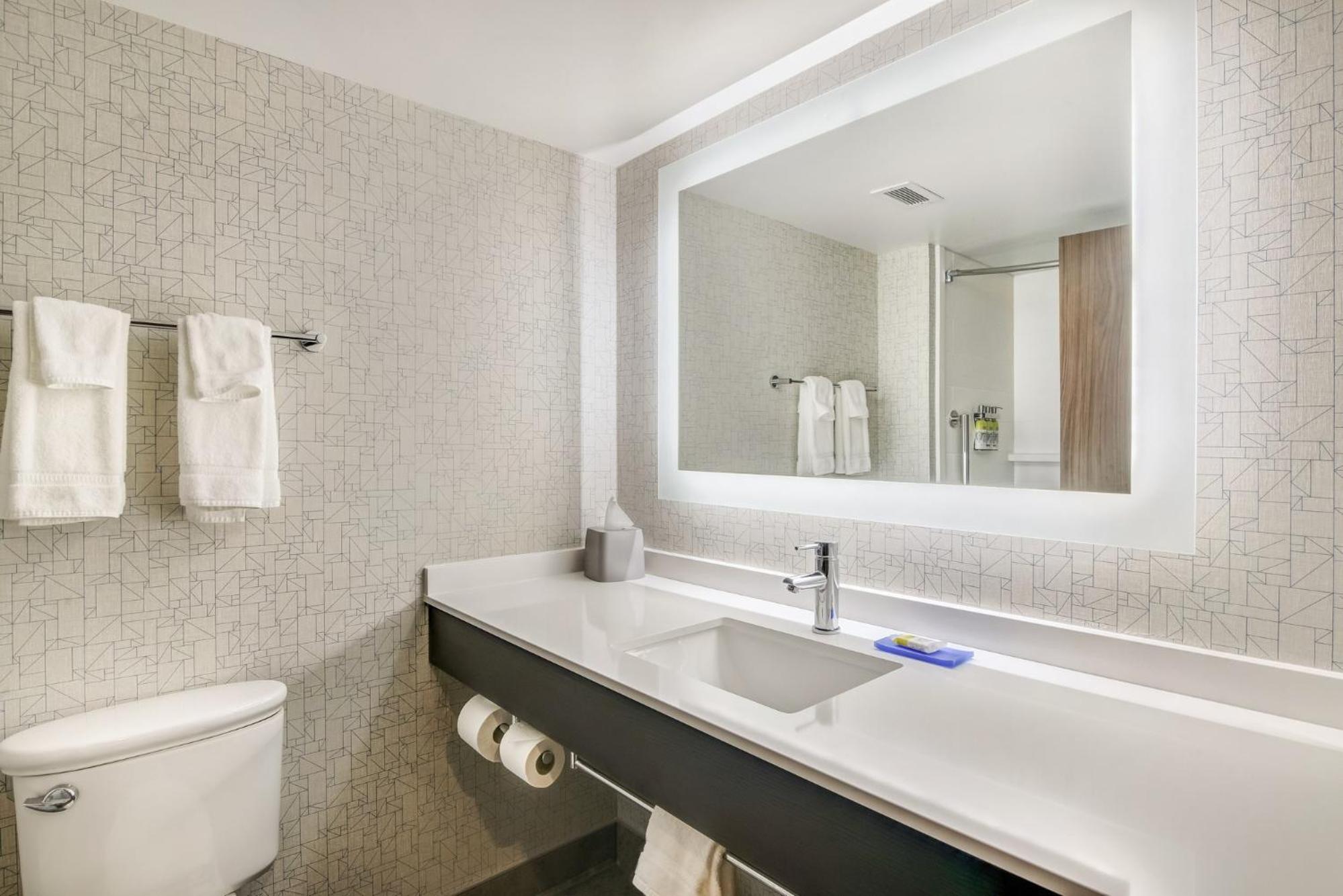 Longview Vacations - Holiday Inn Express Suites Longview North, an IHG Hotel - Property Image 23