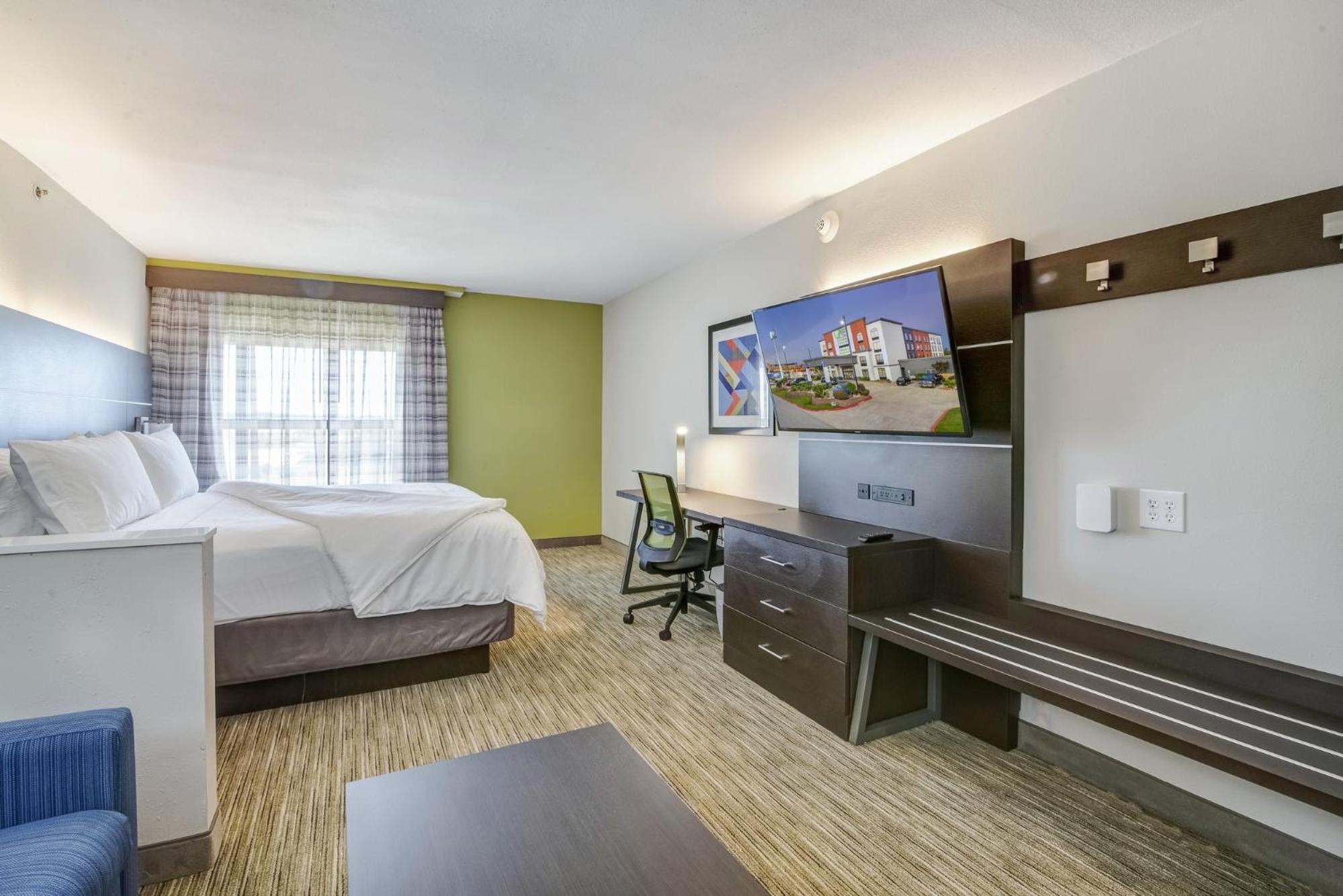 Longview Vacations - Holiday Inn Express Suites Longview North, an IHG Hotel - Property Image 25