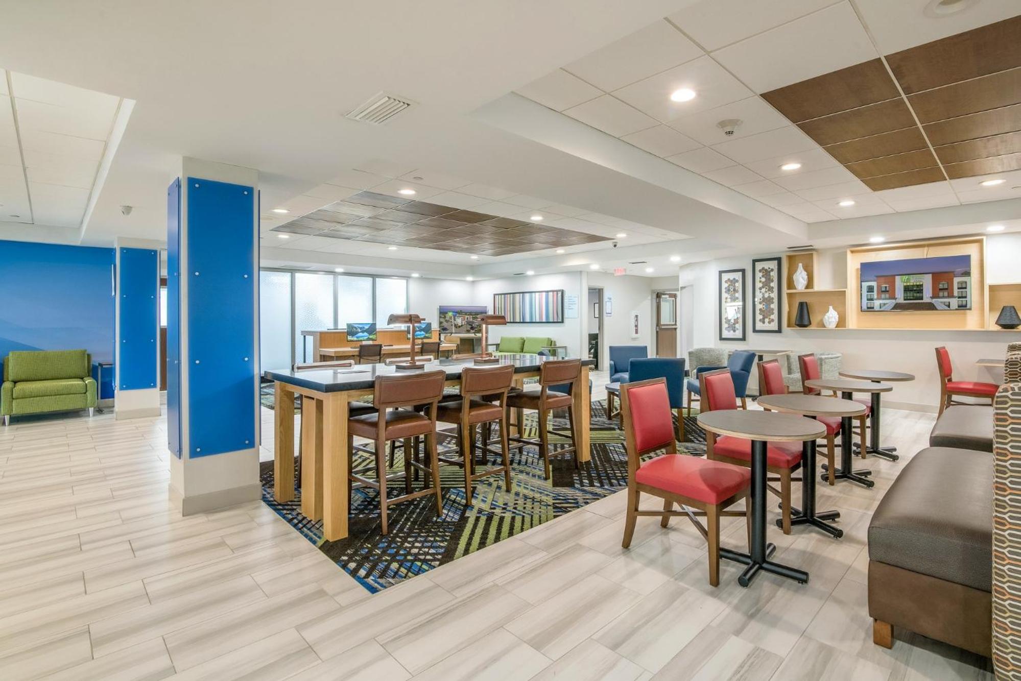 Longview Vacations - Holiday Inn Express Suites Longview North, an IHG Hotel - Property Image 13