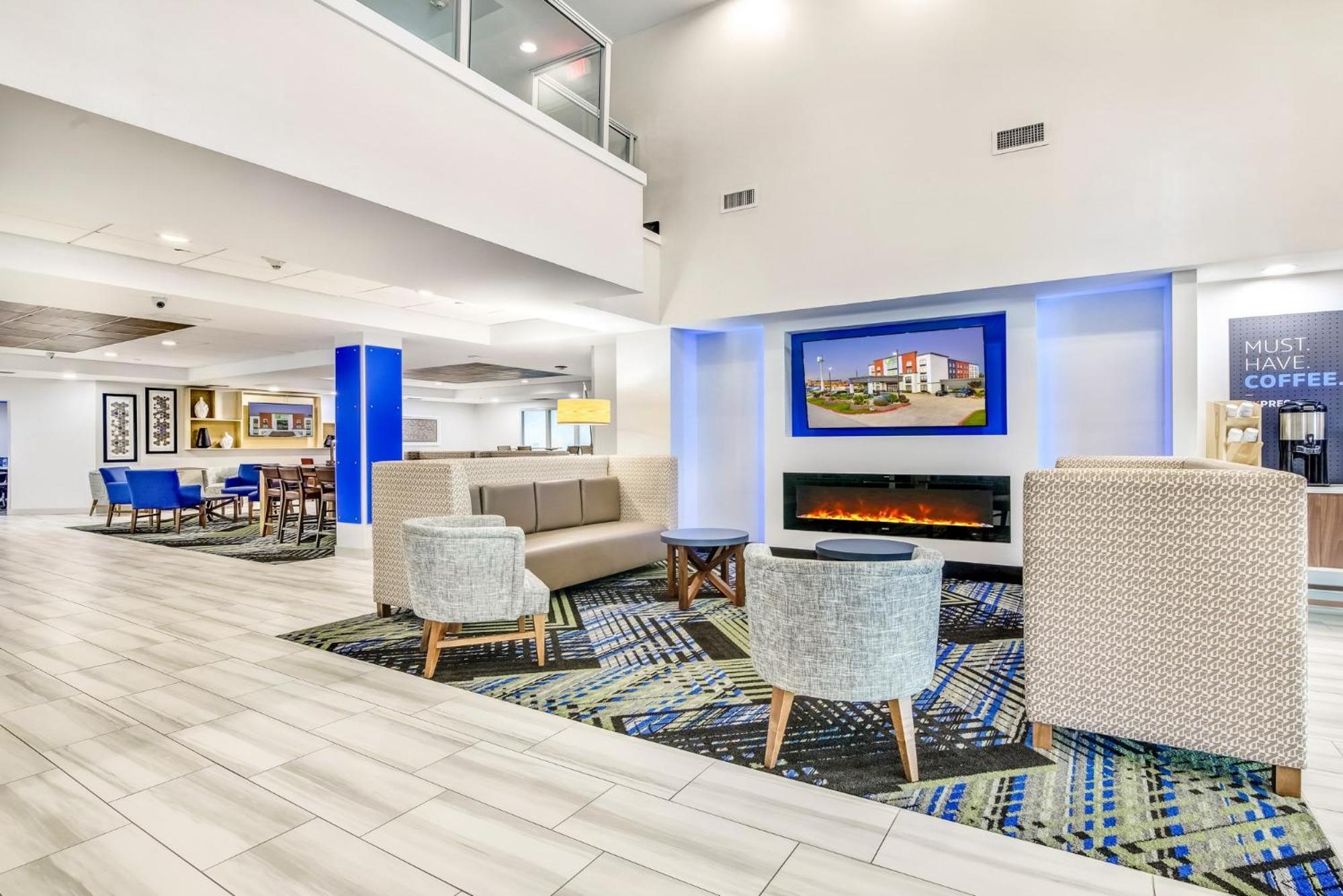 Longview Vacations - Holiday Inn Express Suites Longview North, an IHG Hotel - Property Image 6