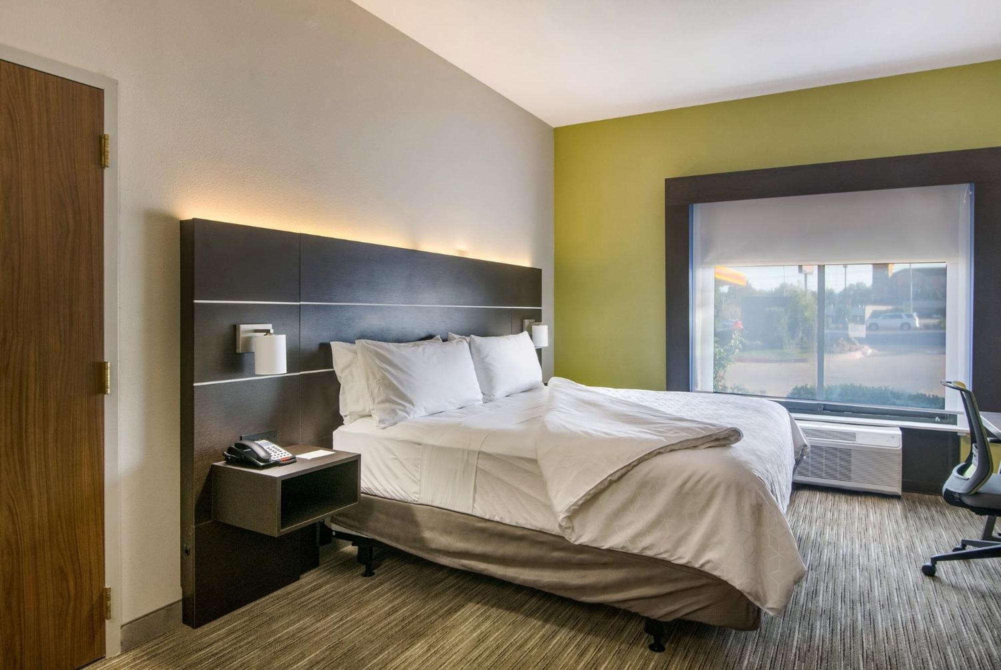 Longview Vacations - Holiday Inn Express Suites Longview North, an IHG Hotel - Property Image 73