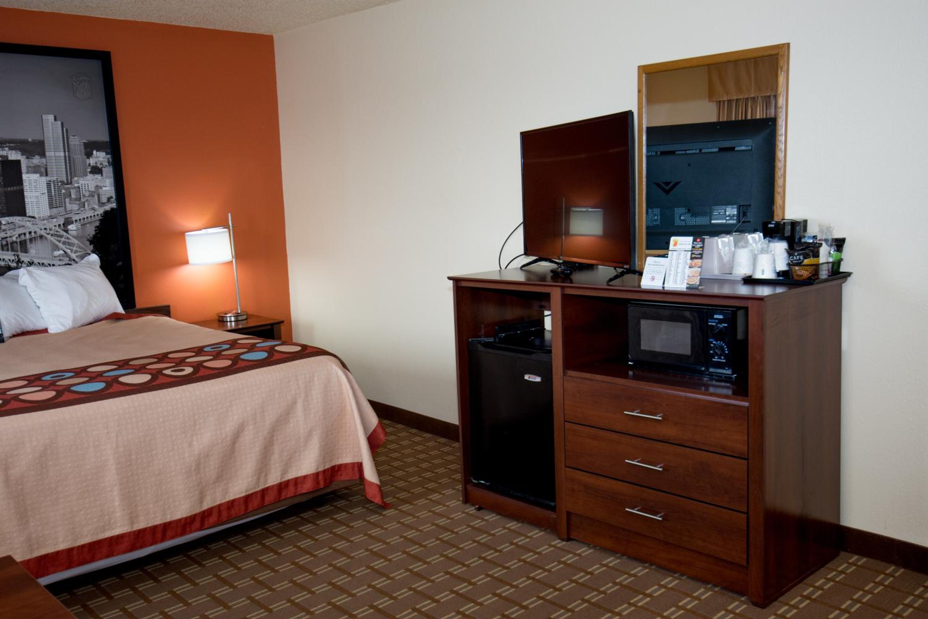 Altoona Vacations - Super 8 by Wyndham Altoona - Property Image 10