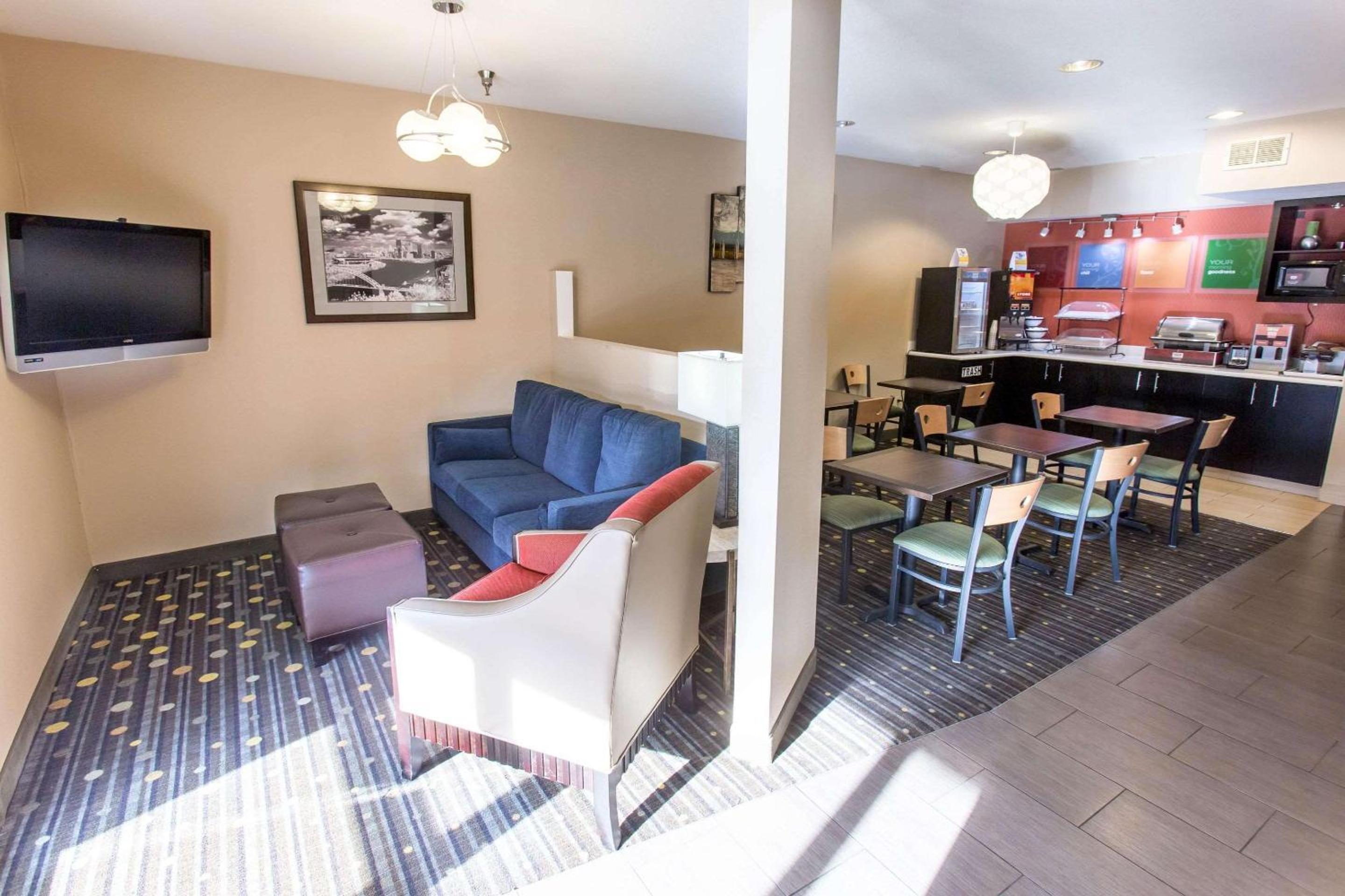 Comfort Inn Pittsburgh Crafton view 3