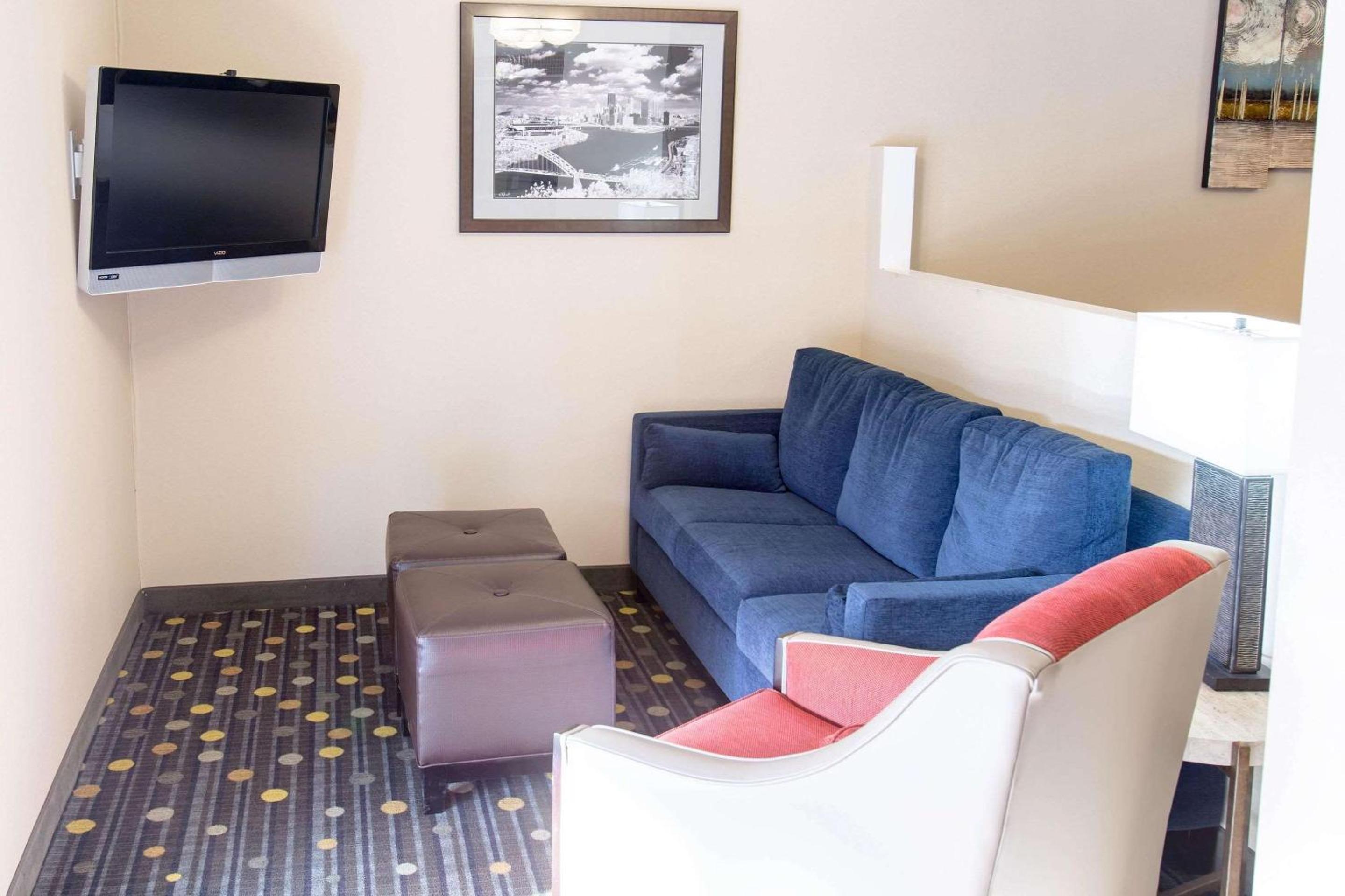 Comfort Inn Pittsburgh Crafton view 2