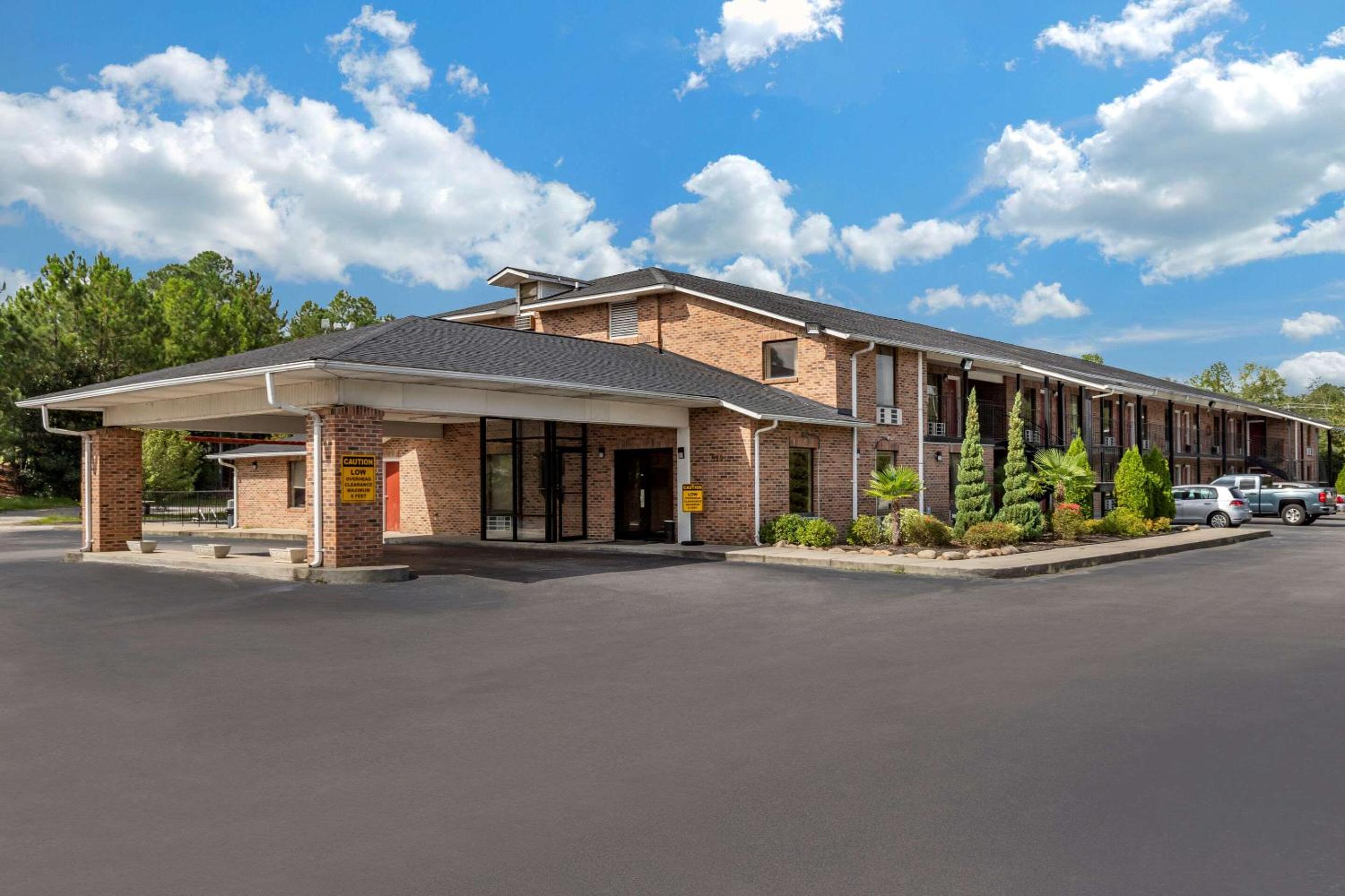 Econo Lodge Inn & Suites Lugoff view 3