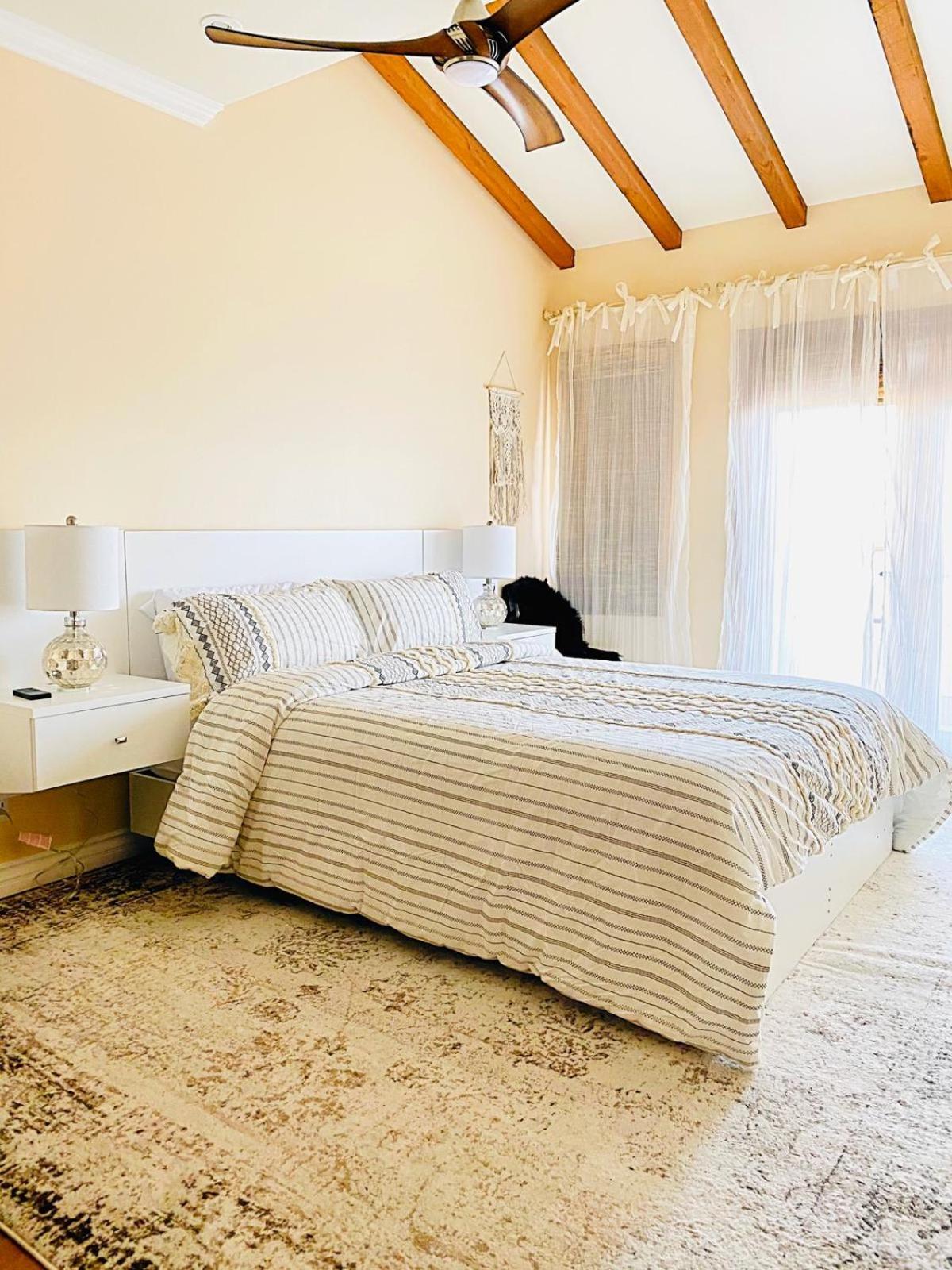 Hamilton Cove-Boho Chic Villa w/Golf Cart...No pets. view 2