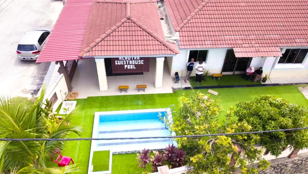Achutra Muslim Guesthouse (pool) photo 8