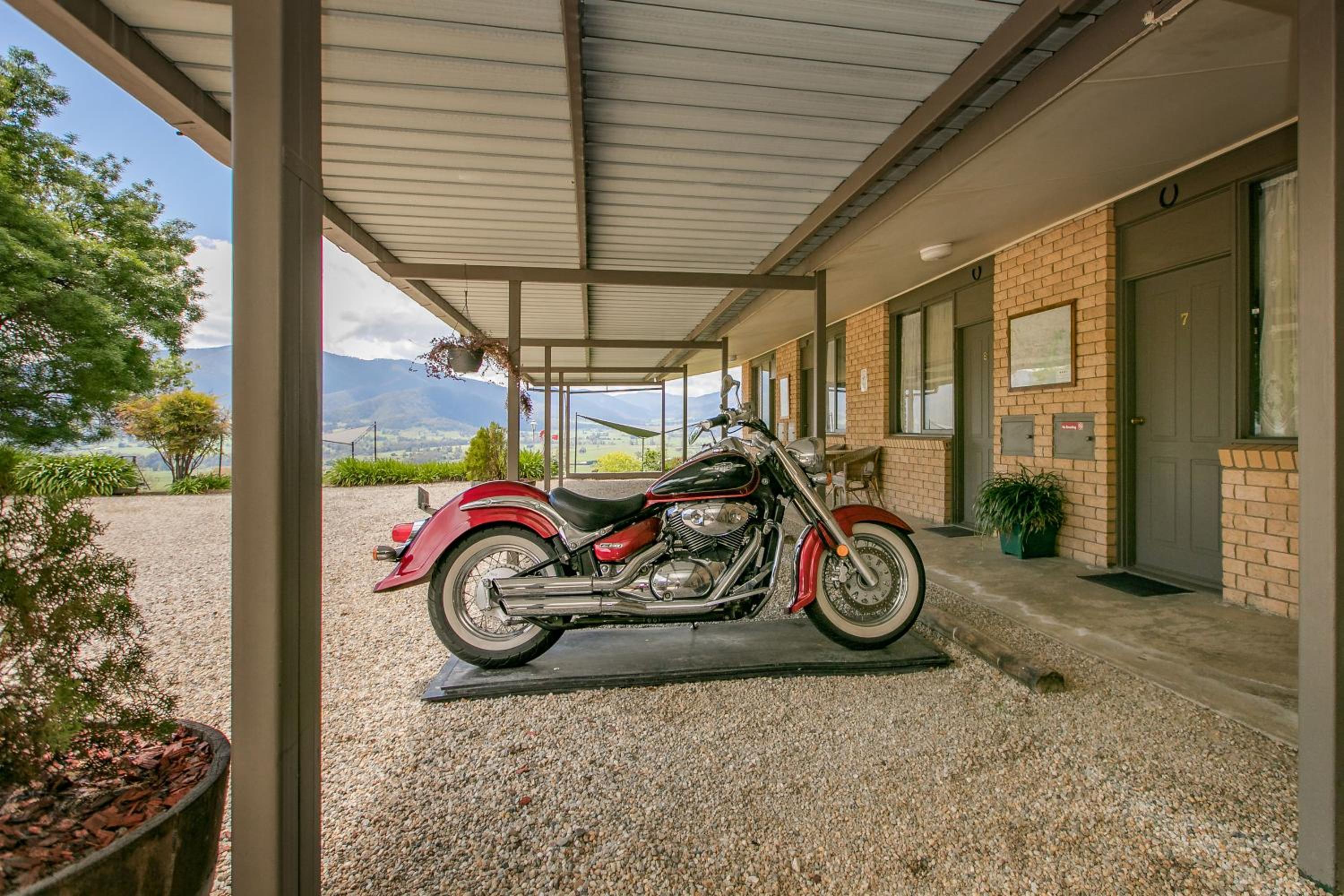 Allamar Motel