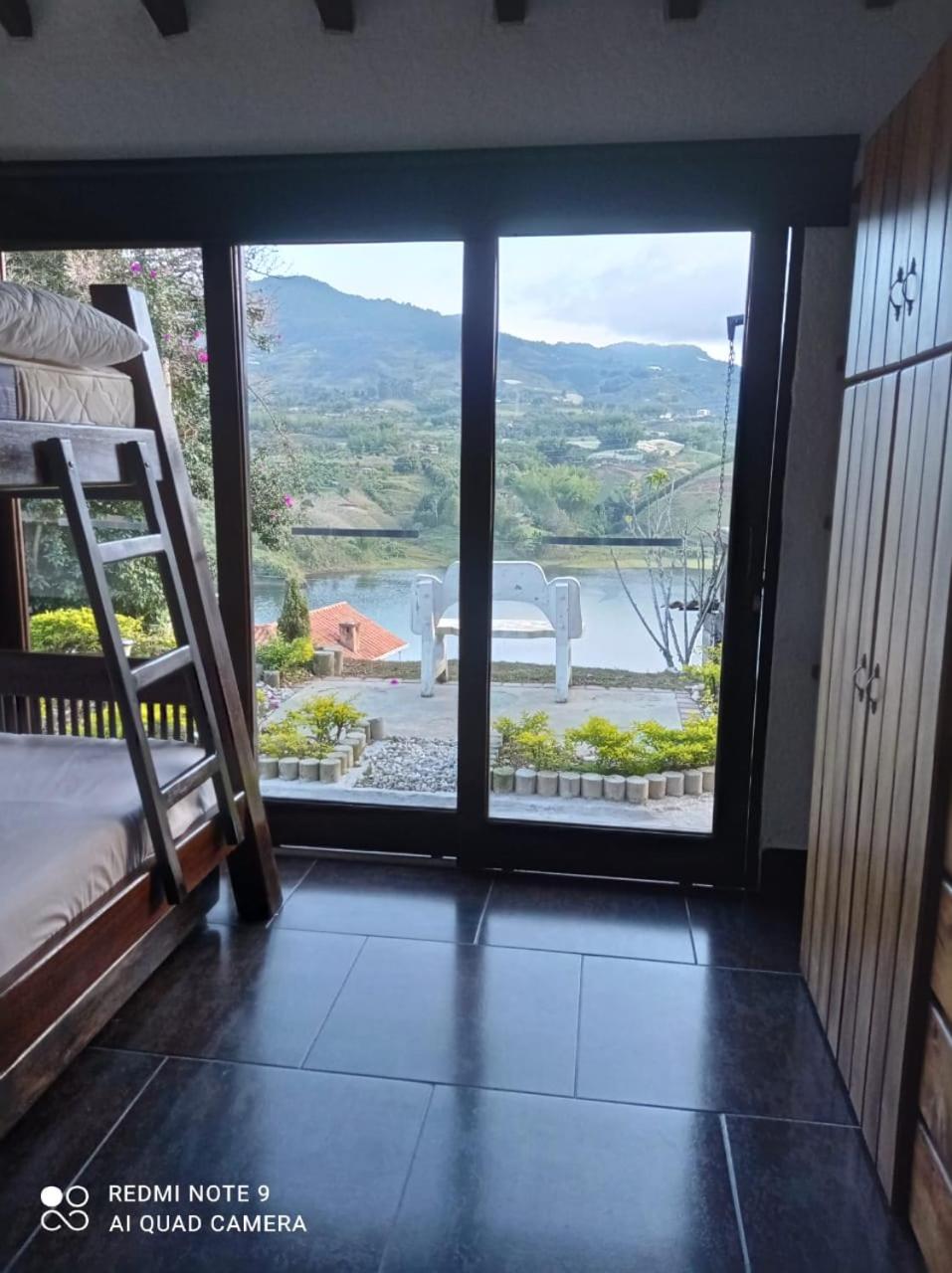 CASA CAMPESTRE MONTECARLO Guatapé- desayuno a pareja