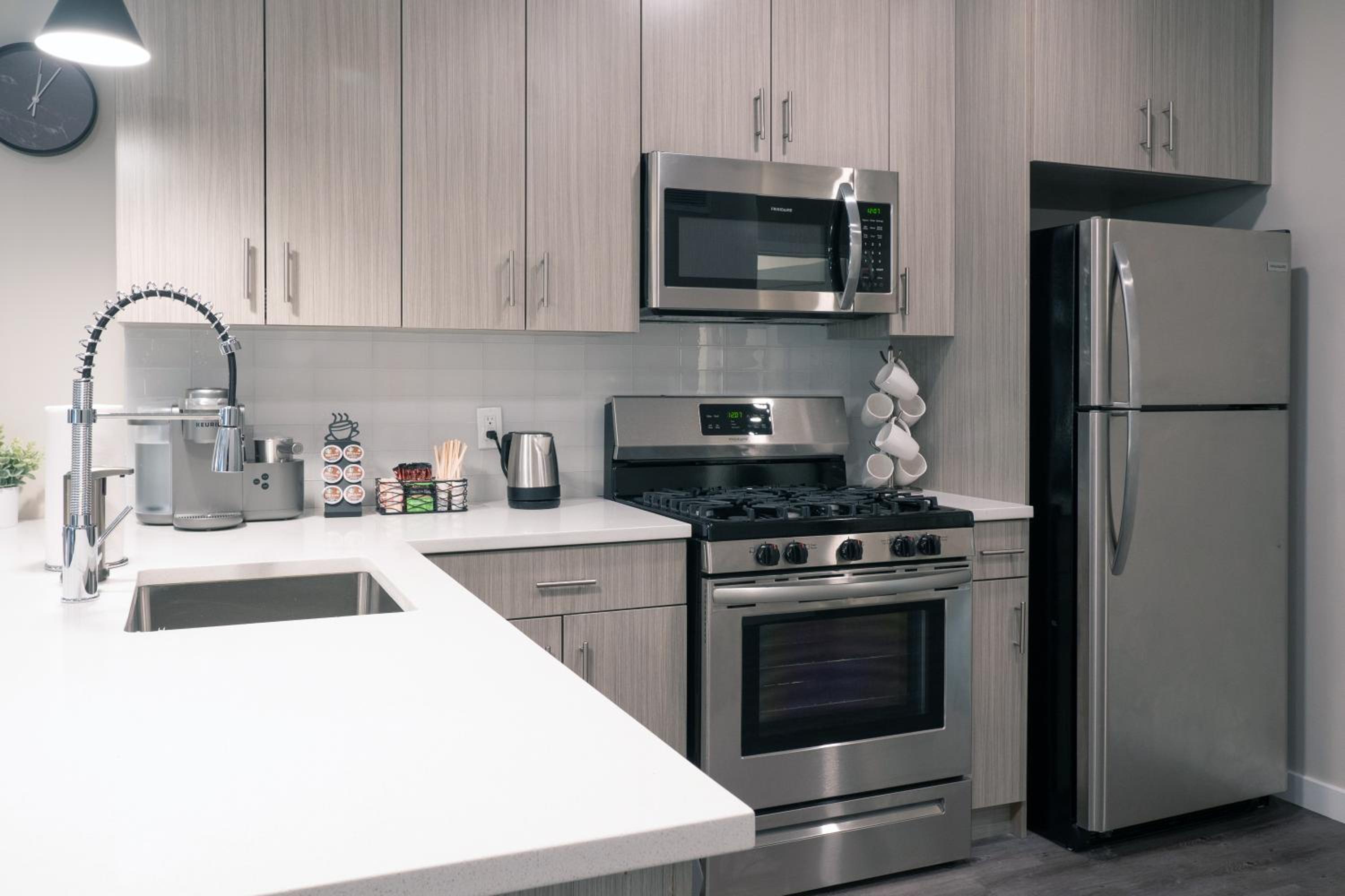 New Haven Vacations - Luxury Furnished Apartments by Hyatus Downtown at Yale - Property Image 69