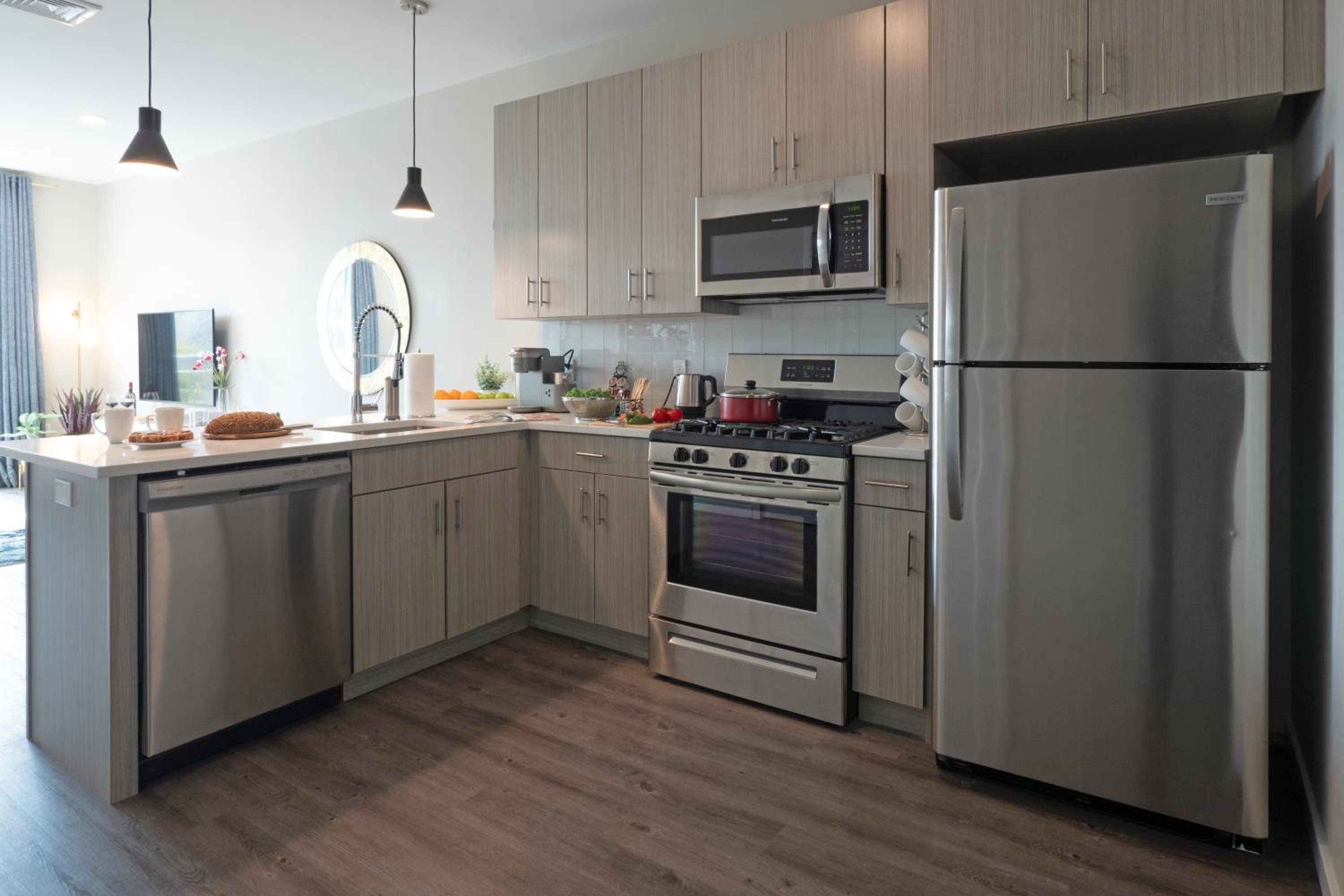 New Haven Vacations - Luxury Furnished Apartments by Hyatus Downtown at Yale - Property Image 68