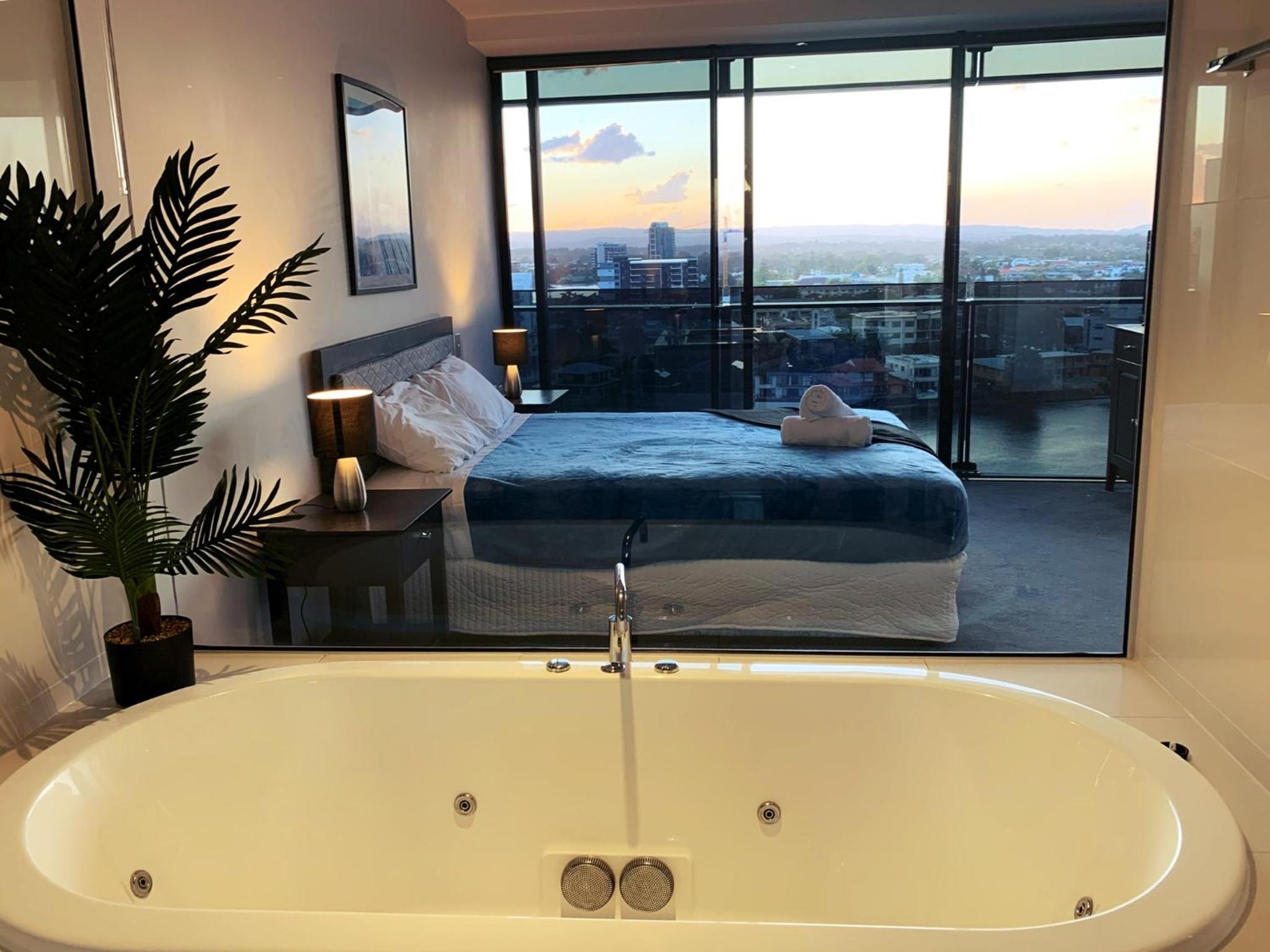BeachView Surfers 2BD Apartment Lux