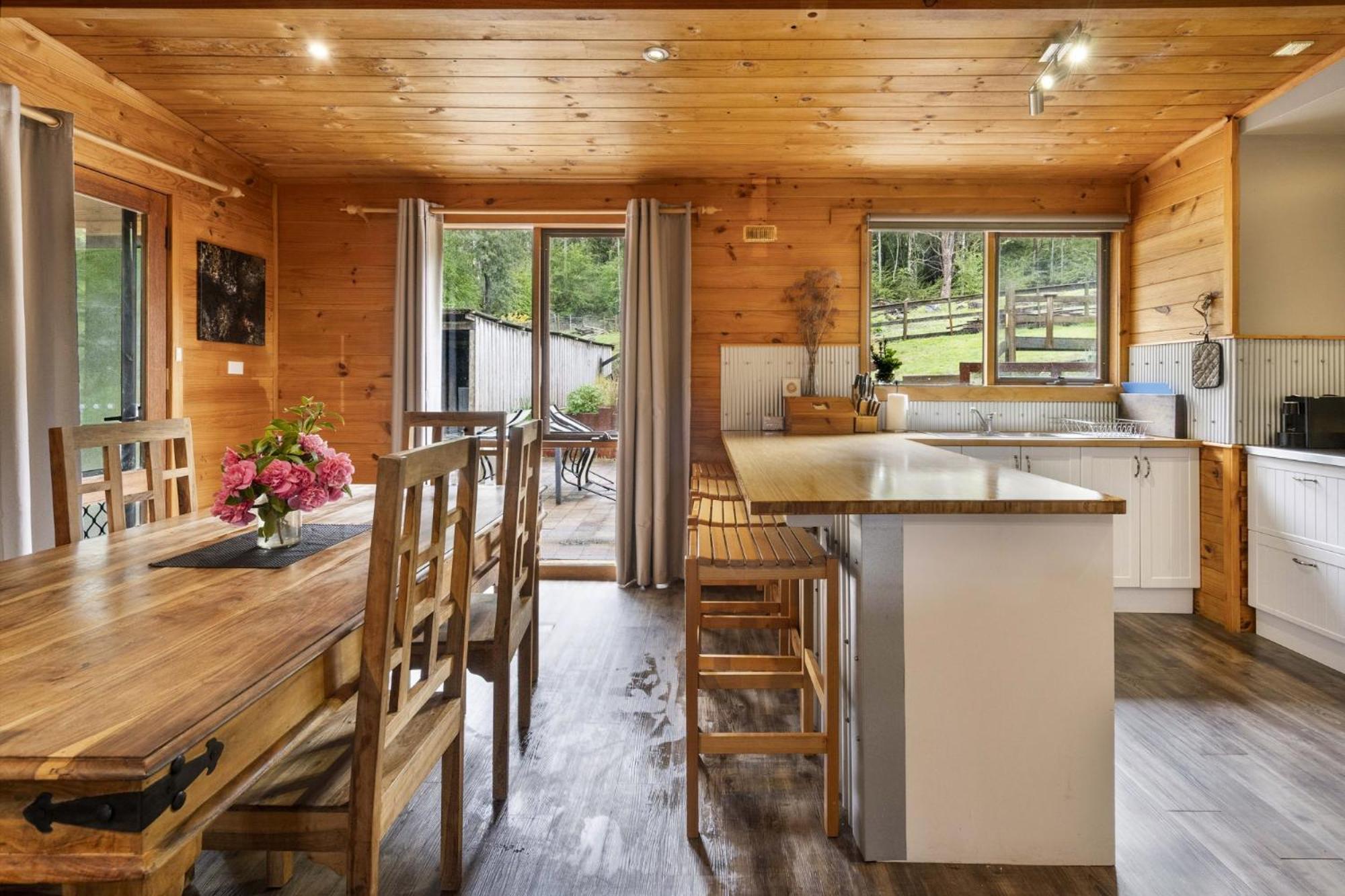 Mole Creek Cabins