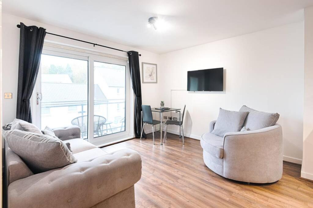 Stay at Neptune with Parking Space - TV in every Bedroom! view 4