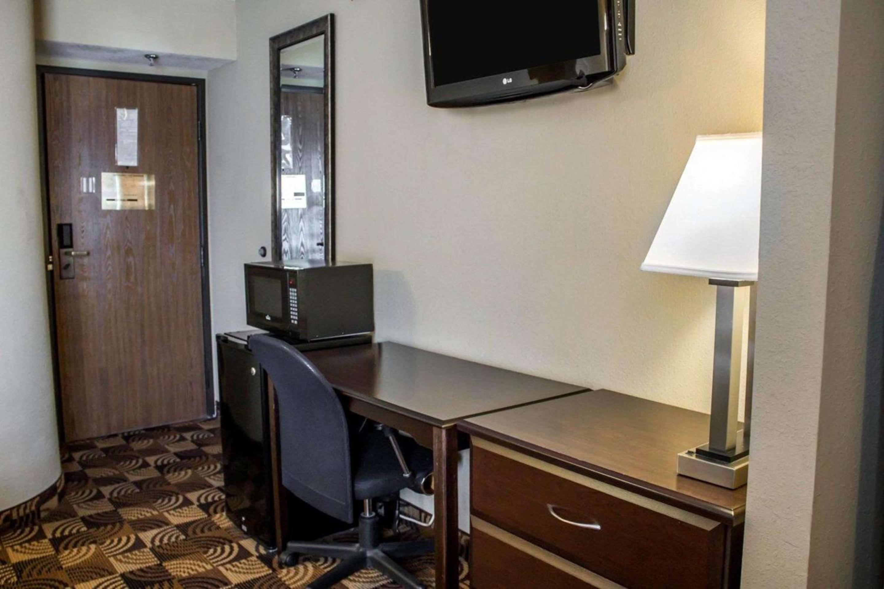 Quality Inn Brunswick Cleveland South view 3