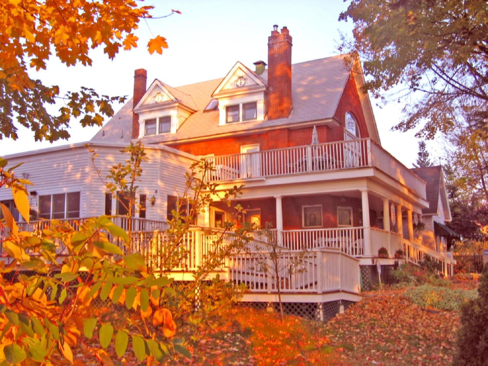 Hotel Greenbriar Inn - Image 1