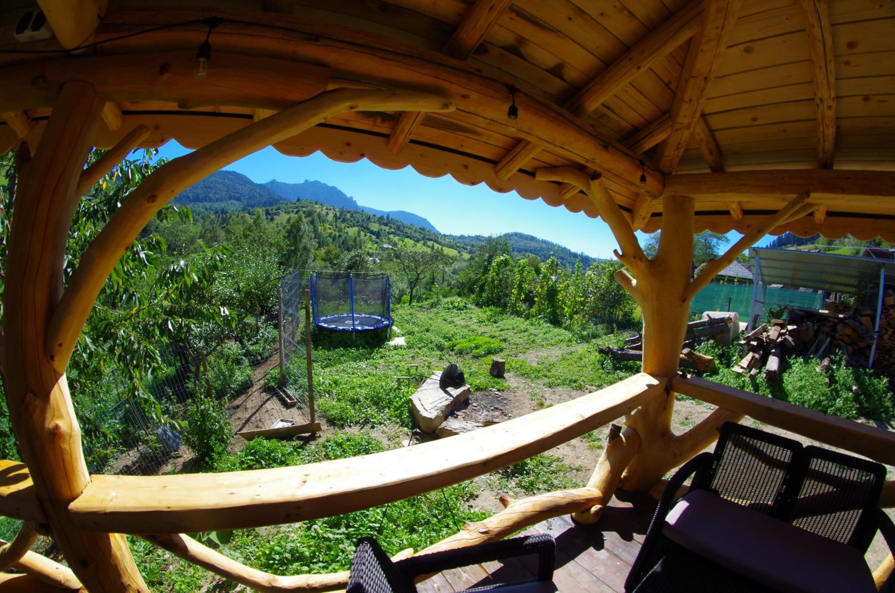 Casa Tucan Ceahlau view 4