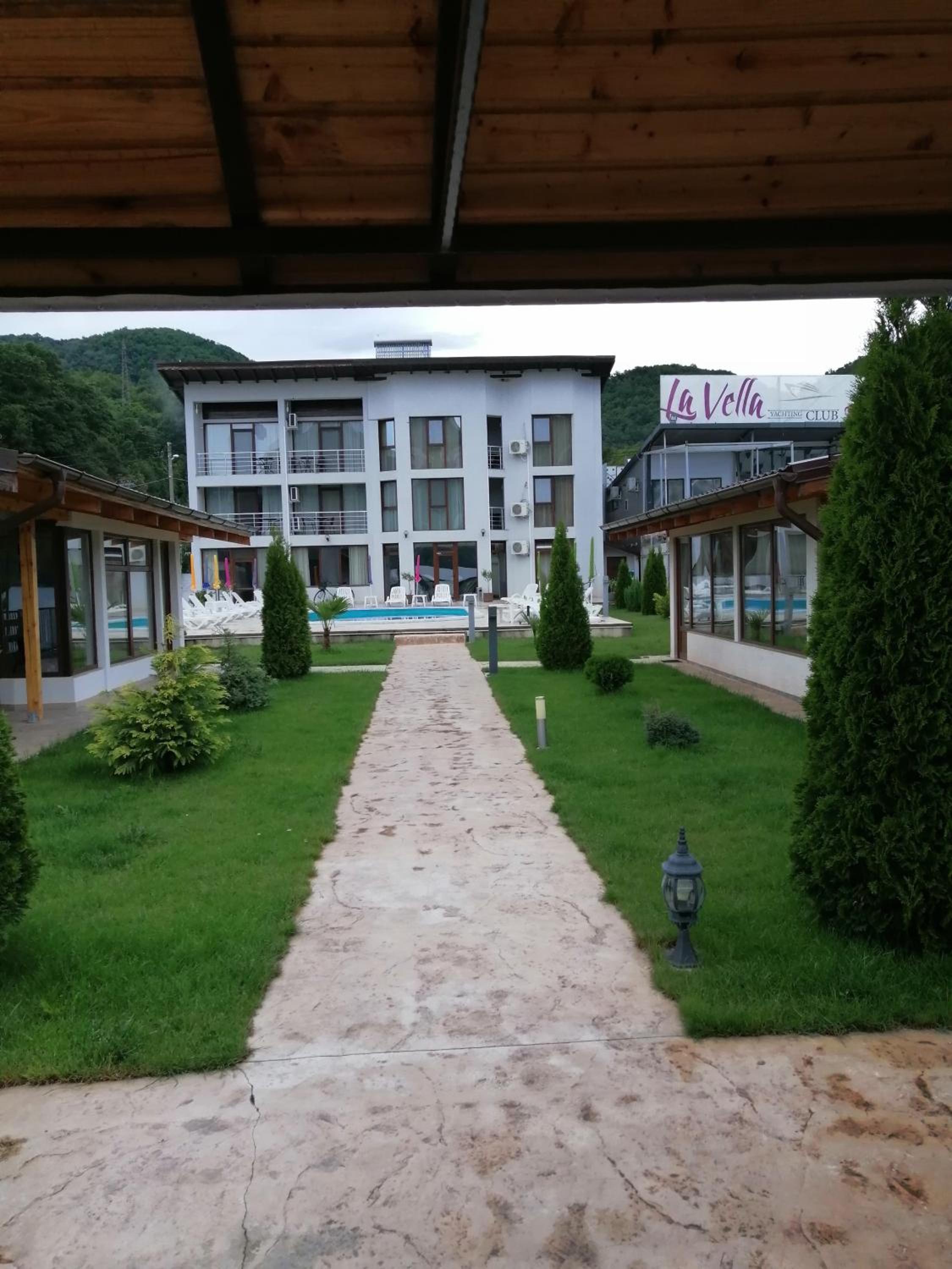 Photo 9