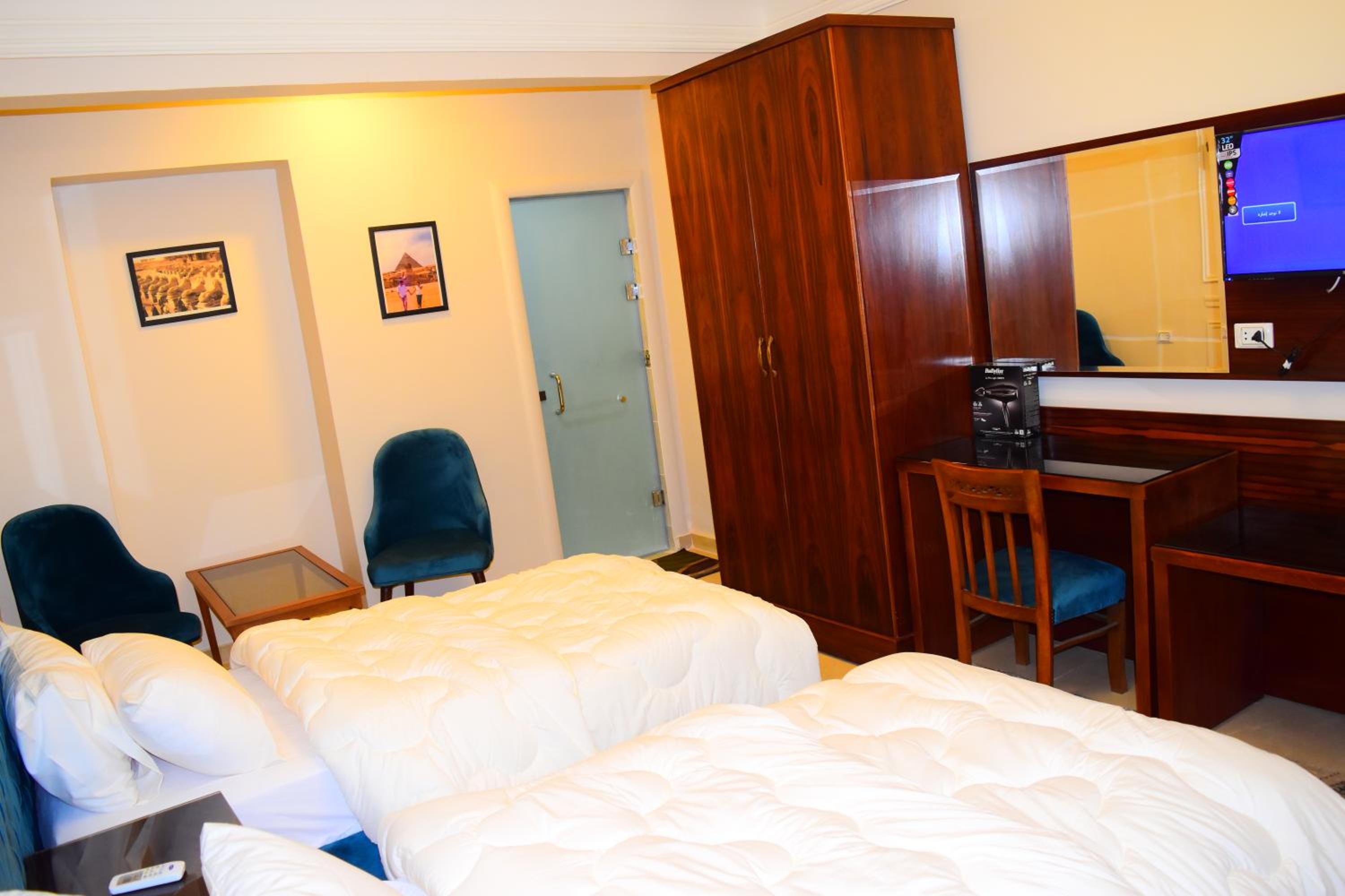 Rihana pyramids hotel