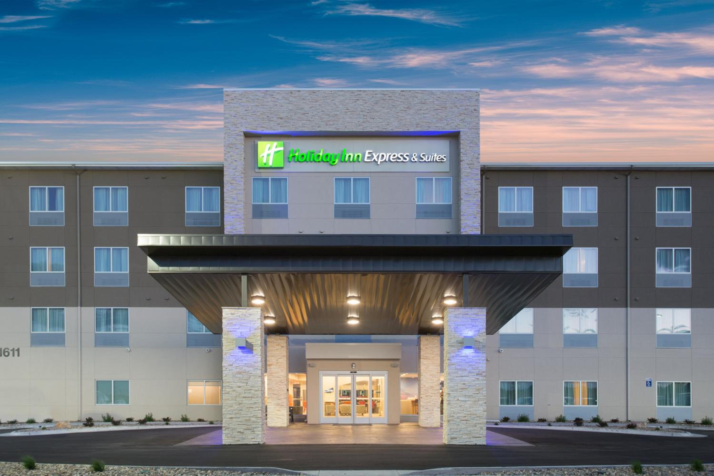 Hotel Holiday Inn Express & Suites - Rapid City - Rushmore South, an IHG Hotel - Image 1
