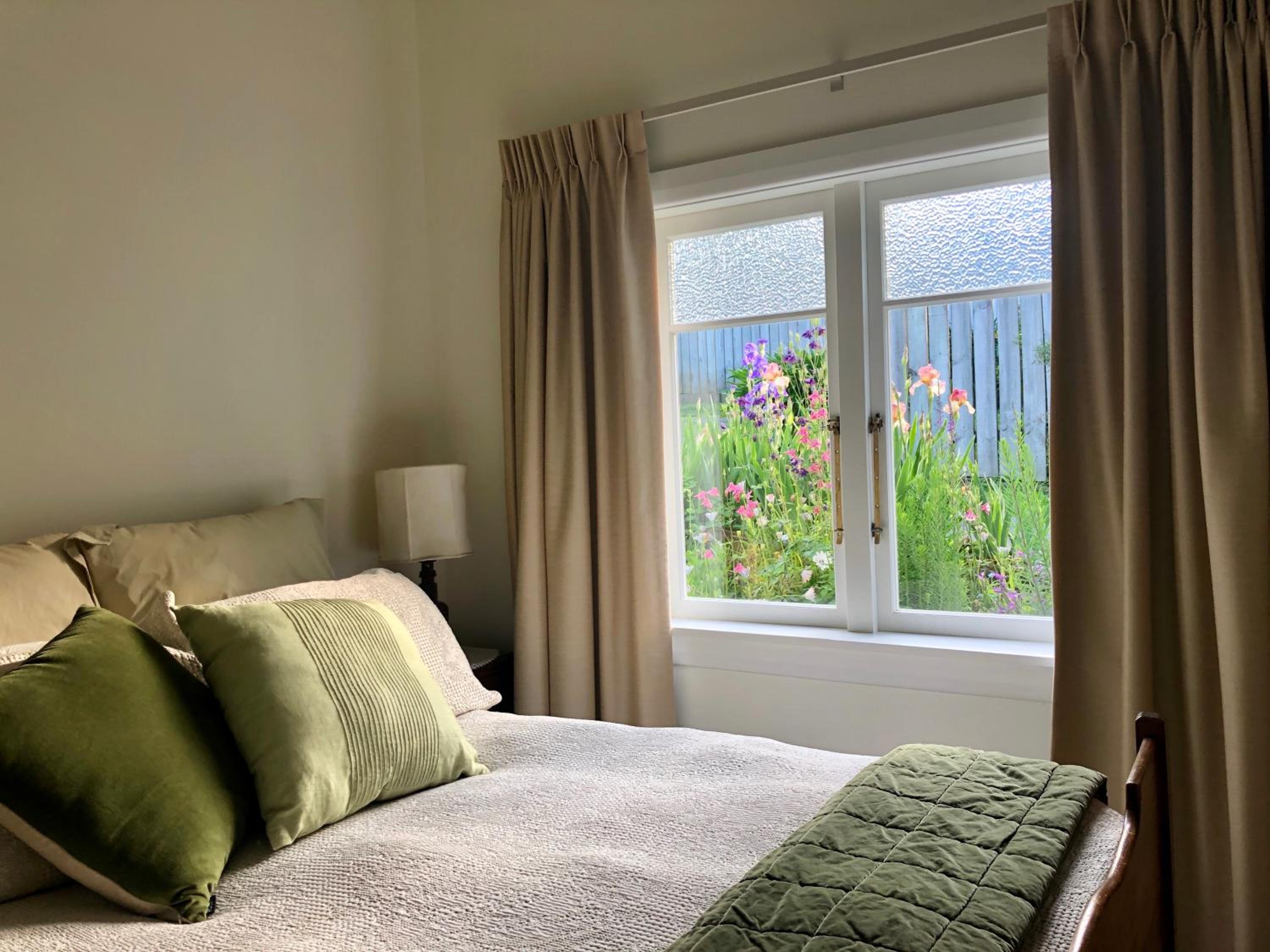 Araluen Cottage view 2