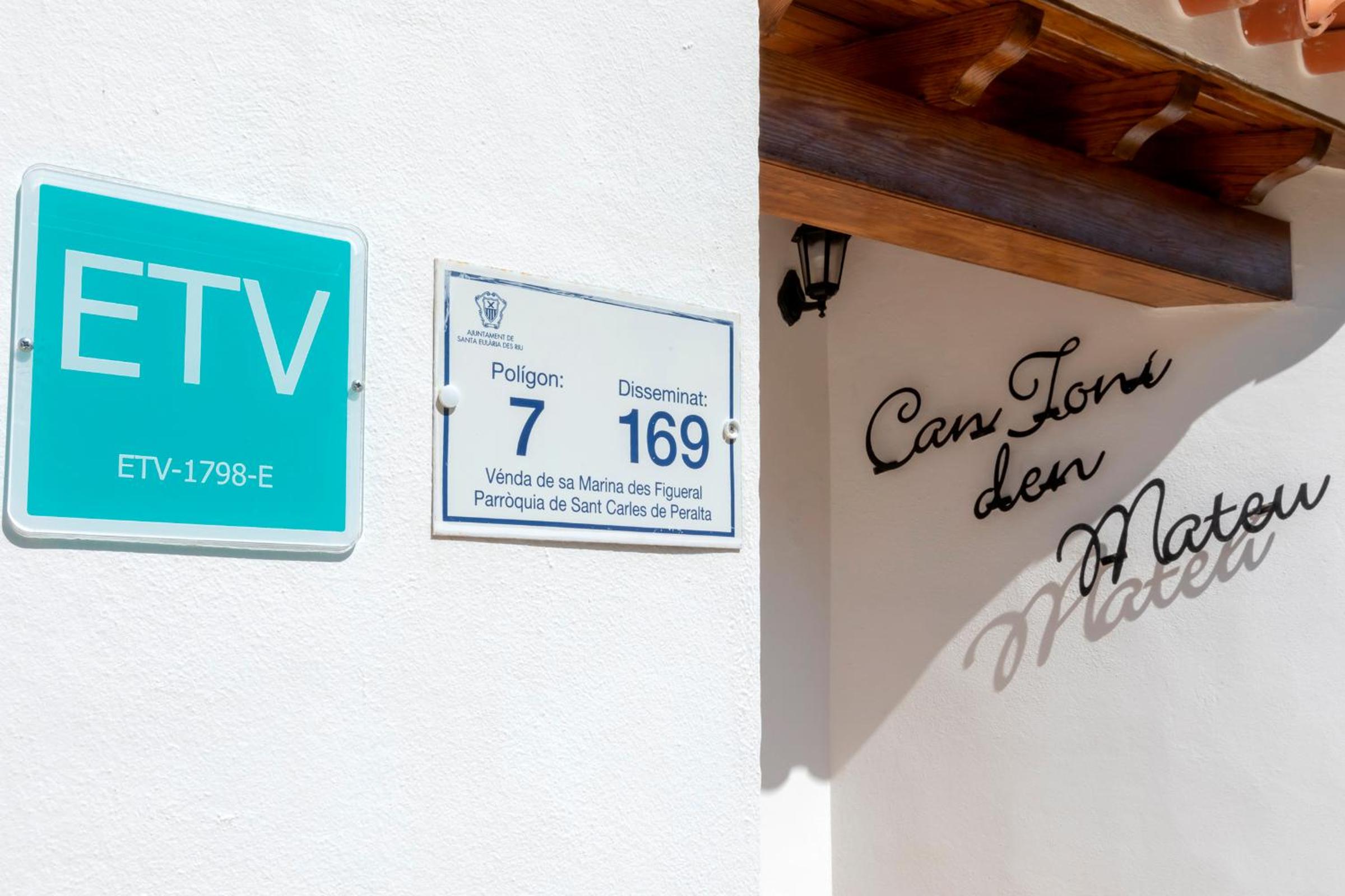 Charming villa with pool, Can Toni Mateu. photo 2