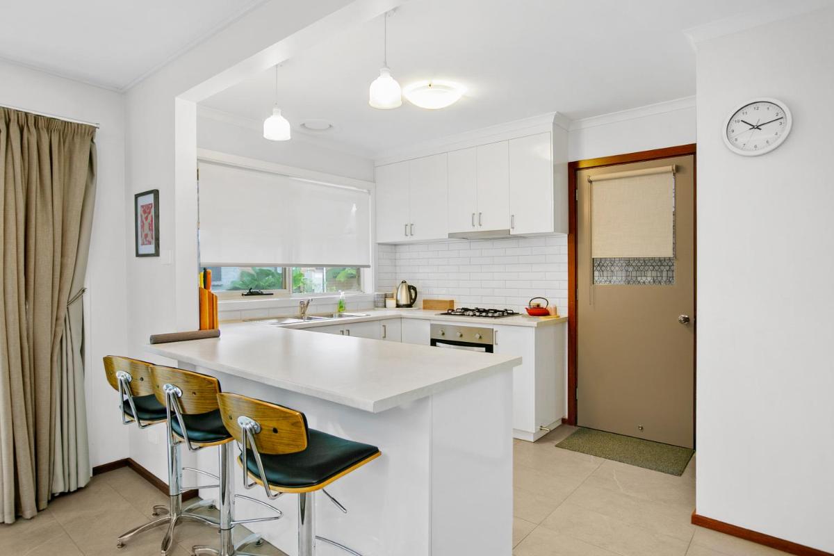 Cosy Cottage 2BR, NETFLIX, Private Garden Terrace view 2