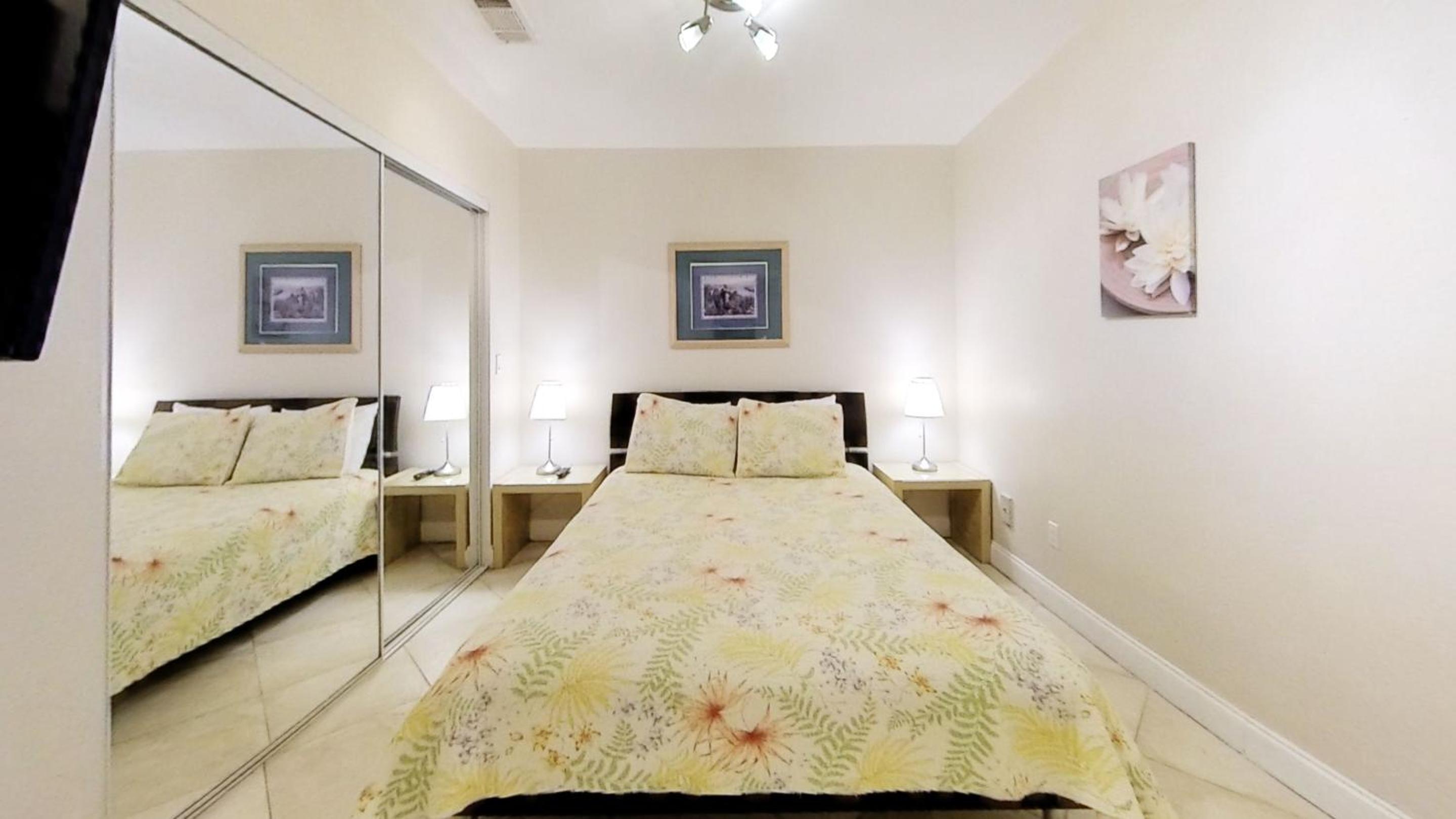 Castle B17 Contemporary Condo with Pool, Beach Access and Free Parking