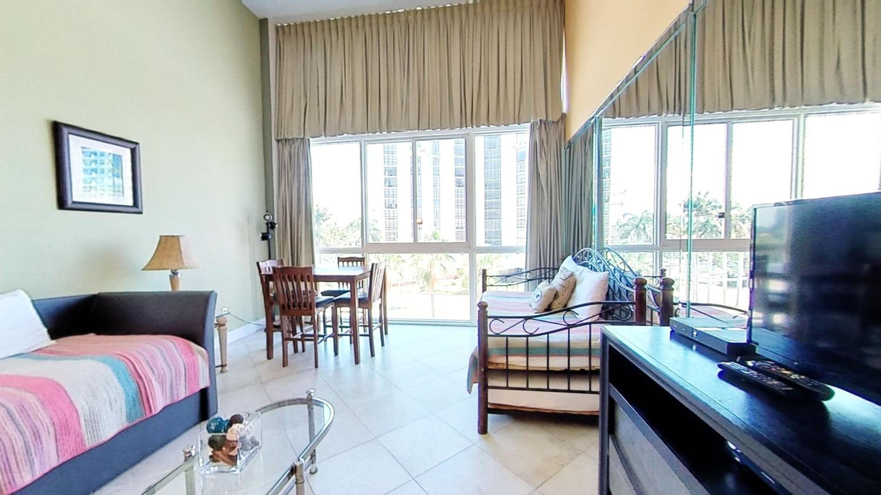 Castle B17 Contemporary Condo with Pool, Beach Access and Free Parking