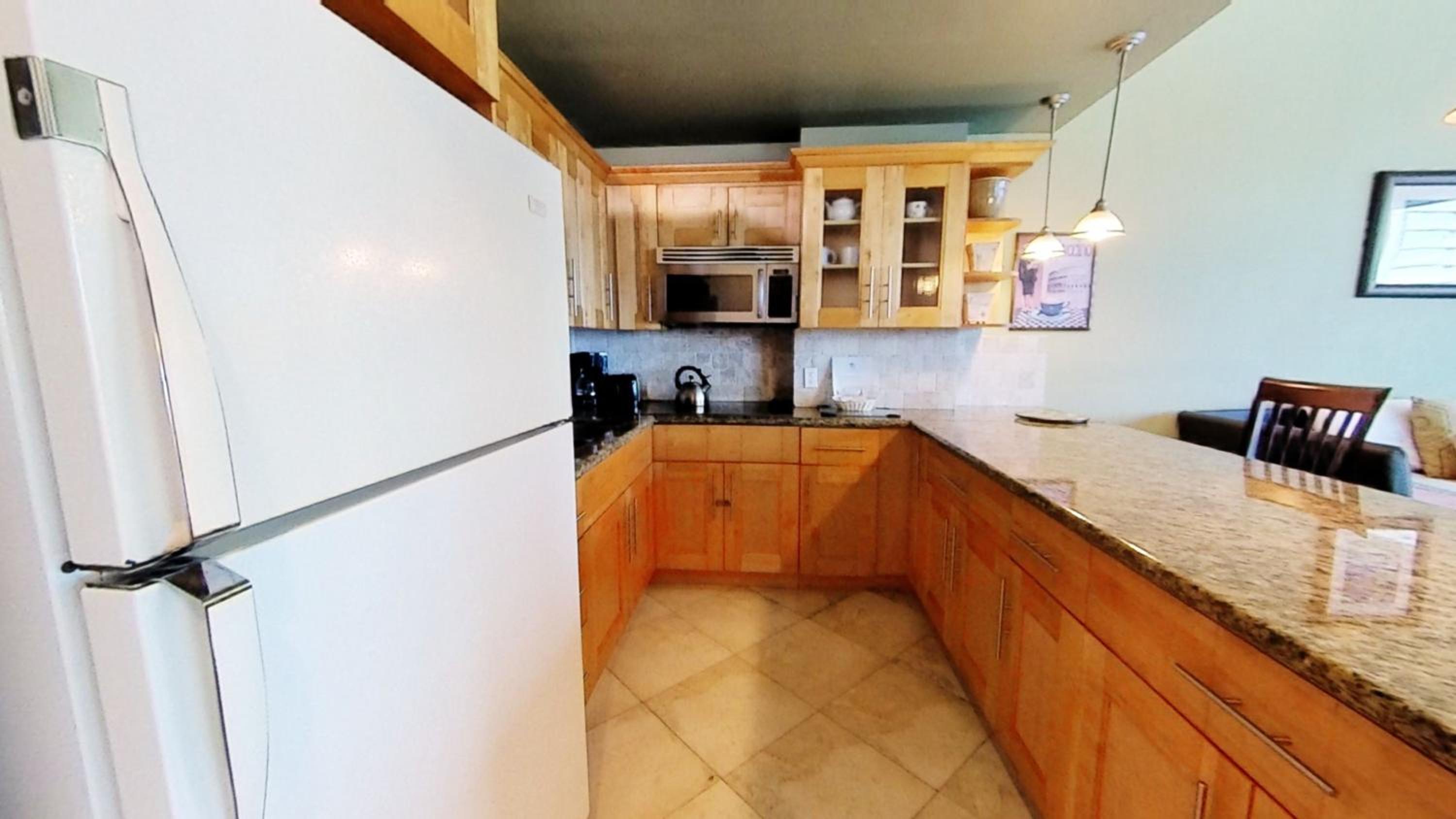 Castle B17 Contemporary Condo with Pool, Beach Access and Free Parking