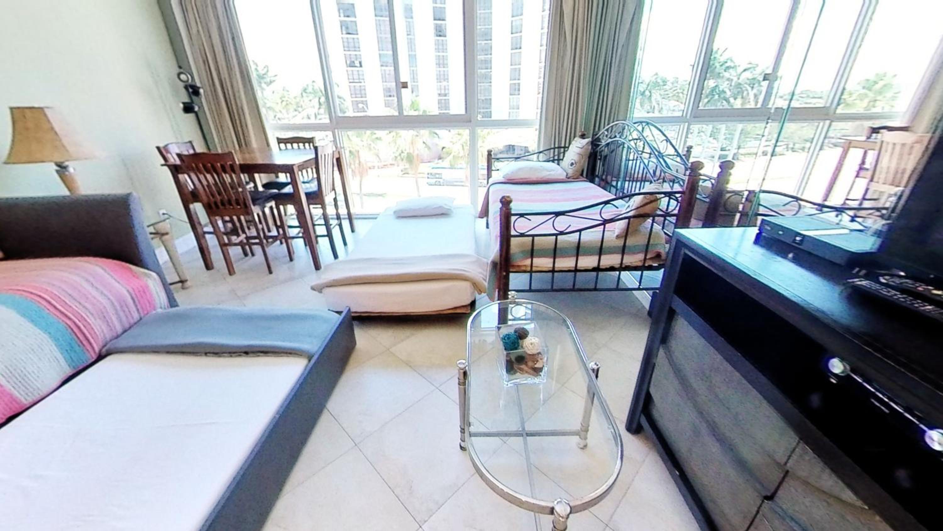 Castle B17 Contemporary Condo with Pool, Beach Access and Free Parking