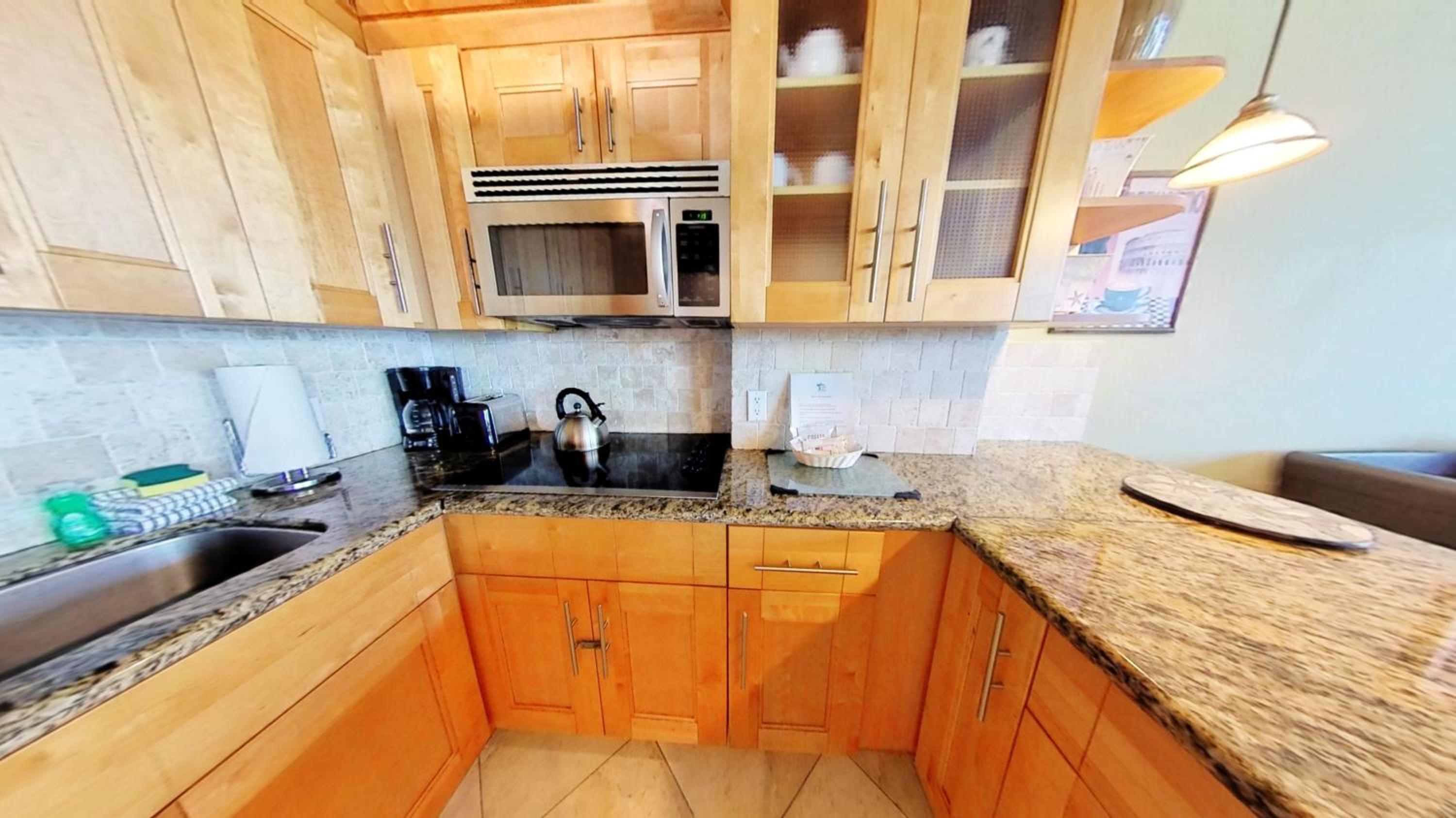 Castle B17 Contemporary Condo with Pool, Beach Access and Free Parking