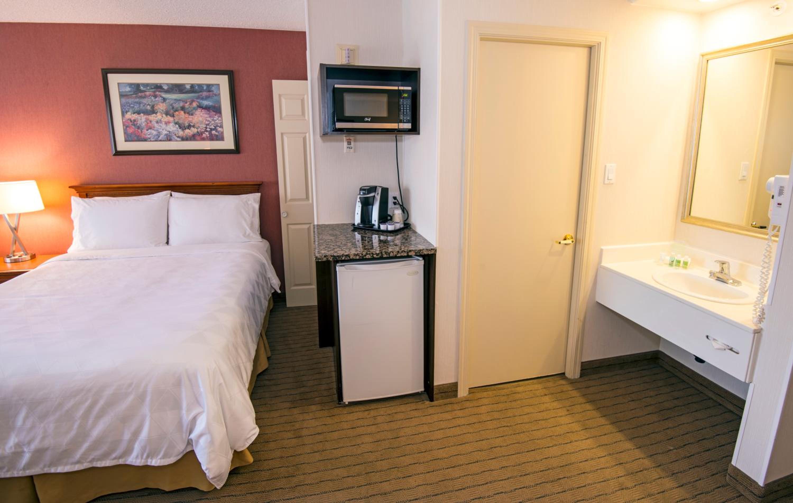 Hinton Vacations - Holiday Inn Hinton, an IHG Hotel - Property Image 1