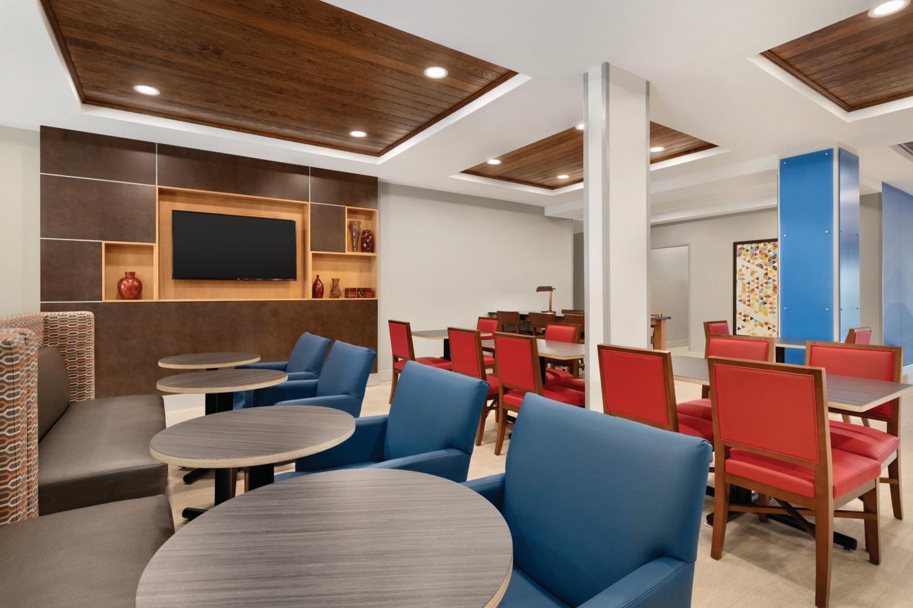 Clemson Vacations - Holiday Inn Express Hotel  Suites Lavonia, an IHG Hotel - Property Image 3