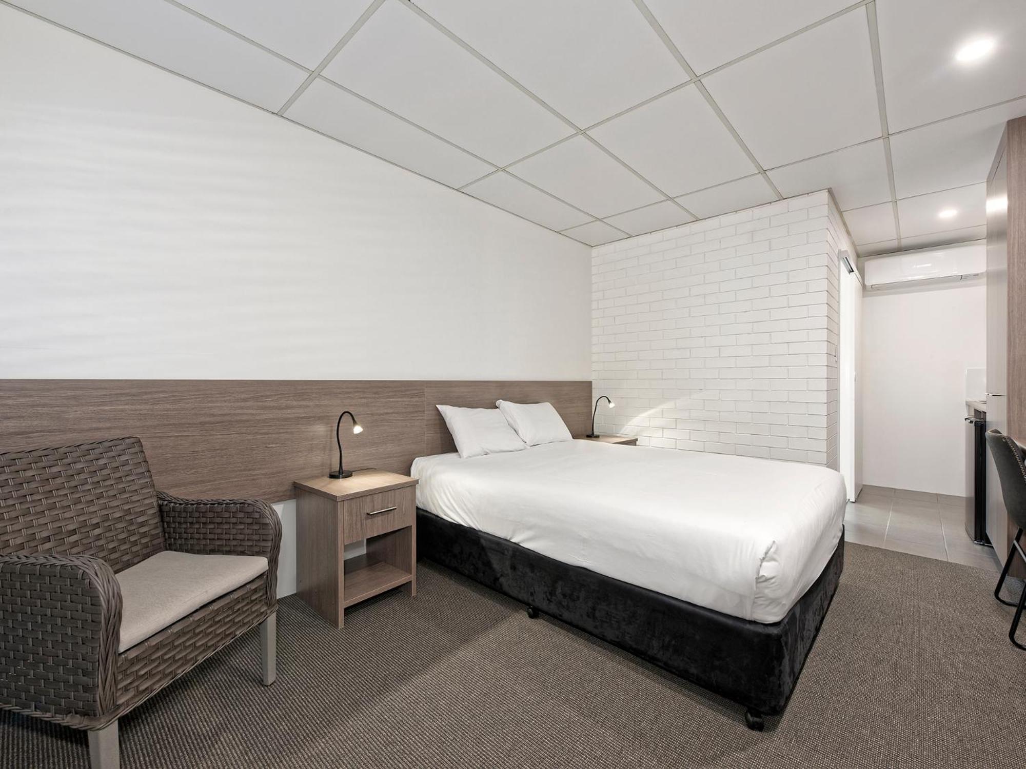 Chalet Motor Inn
