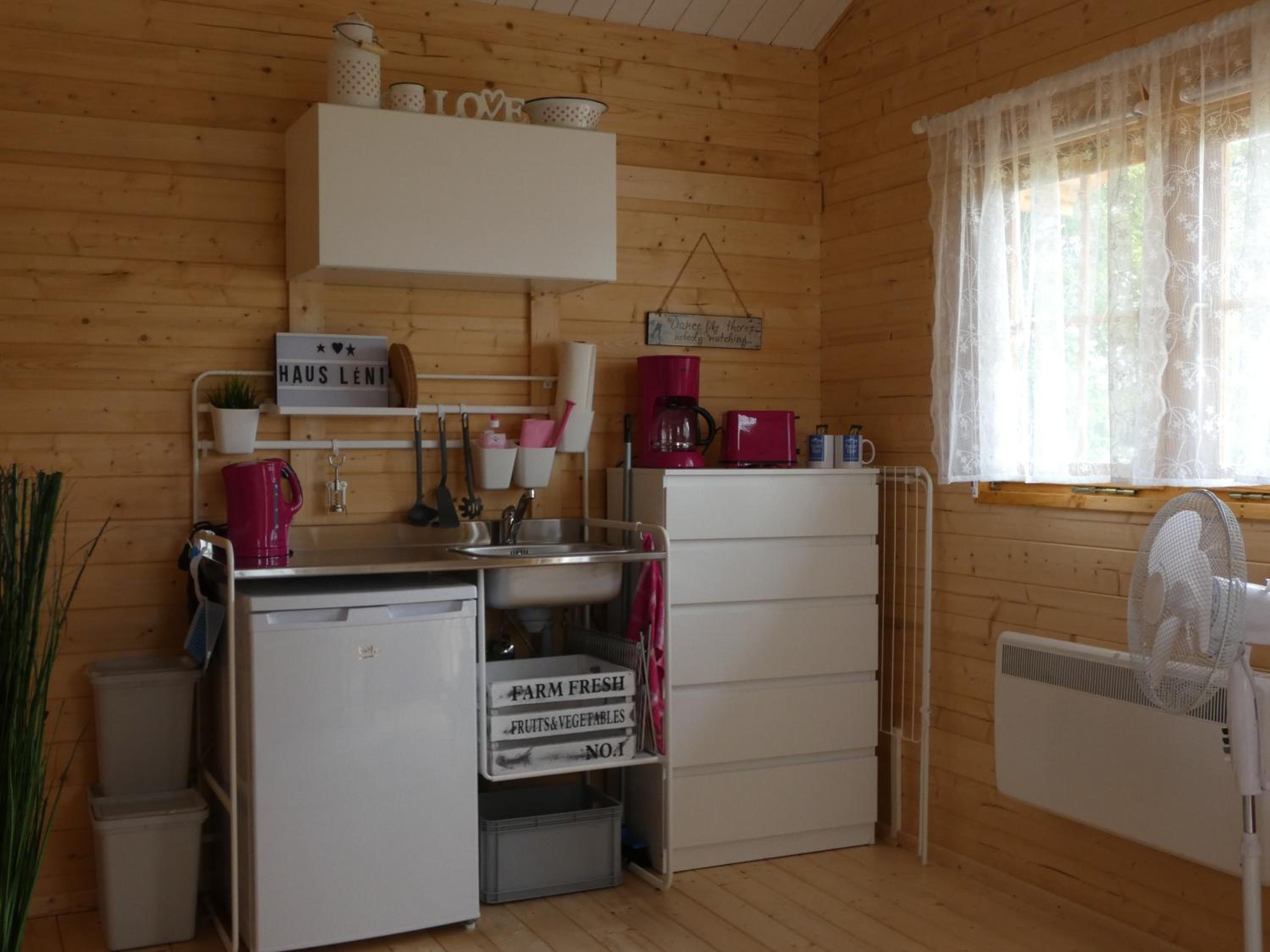 Peenehof Köppen - Ferienwohnungen & Schlaffässer