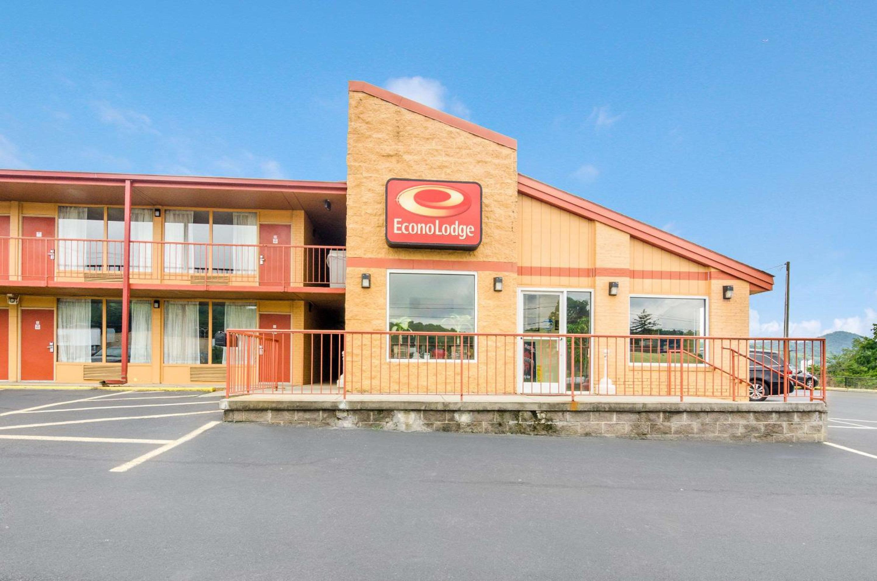 Econo Lodge Marion I-81 view 4