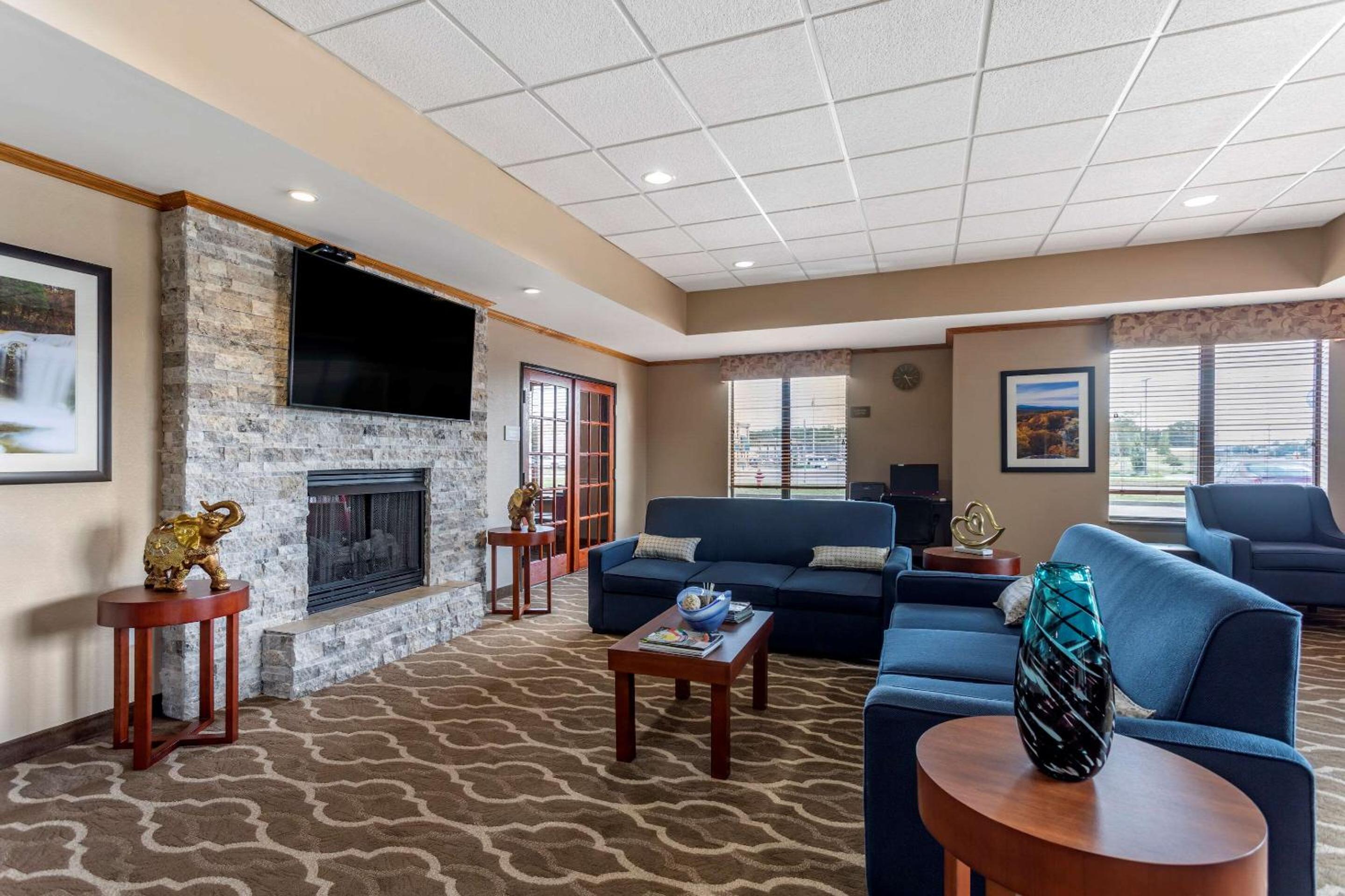 Carbondale Vacations - Comfort Inn  Suites Carbondale University Area - Property Image 30