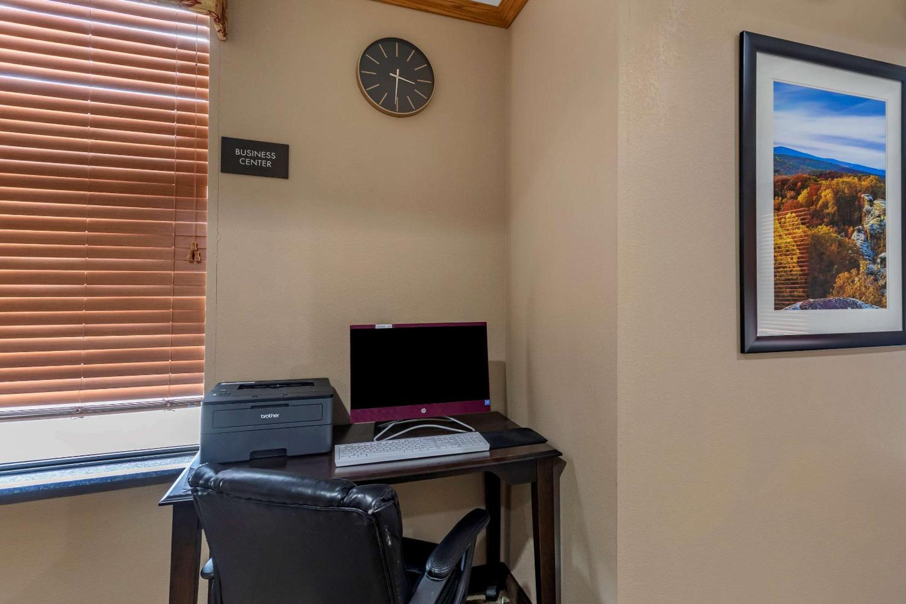 Carbondale Vacations - Comfort Inn  Suites Carbondale University Area - Property Image 10