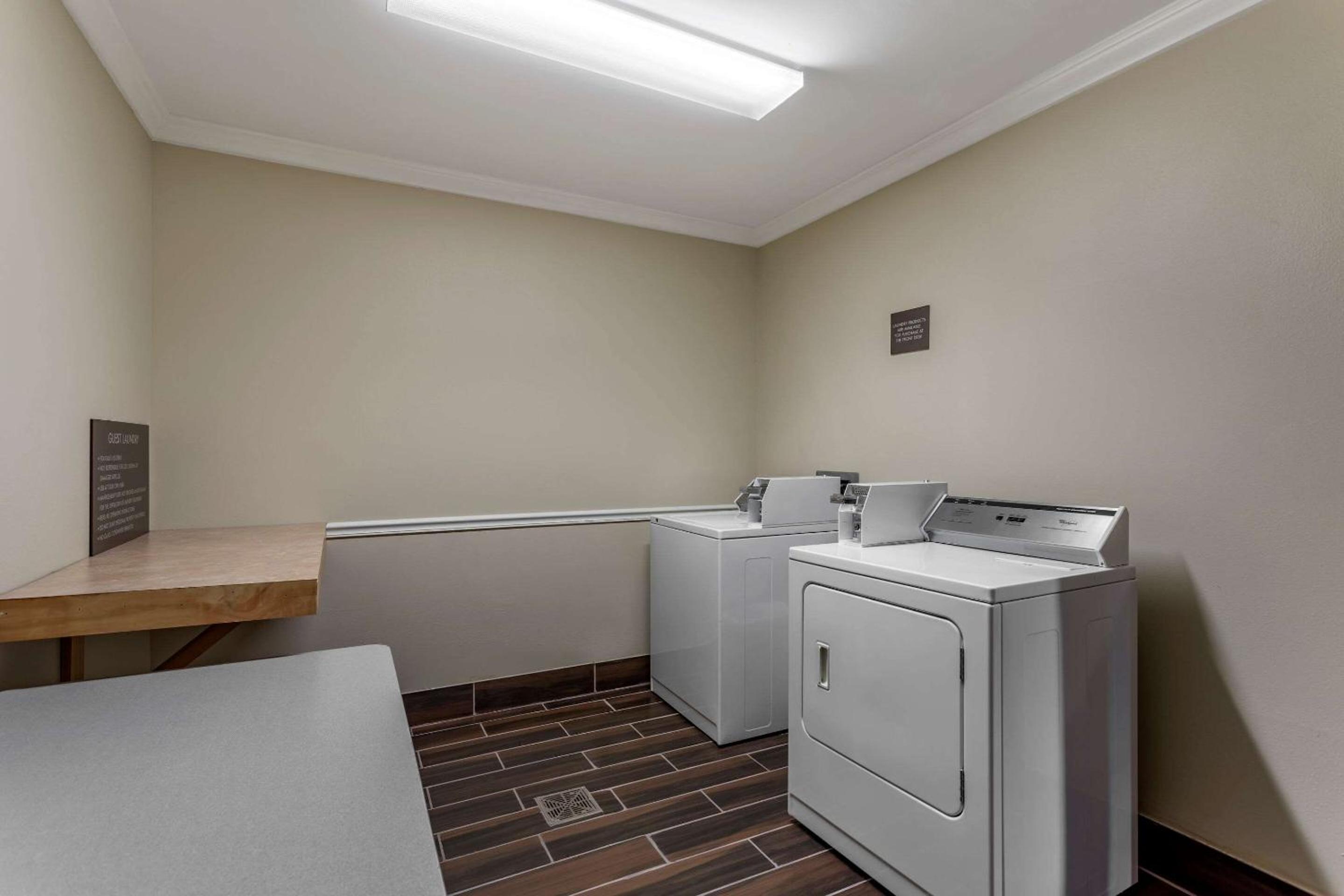 Carbondale Vacations - Comfort Inn  Suites Carbondale University Area - Property Image 6